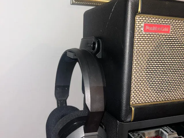 Spark 40 Hanger
