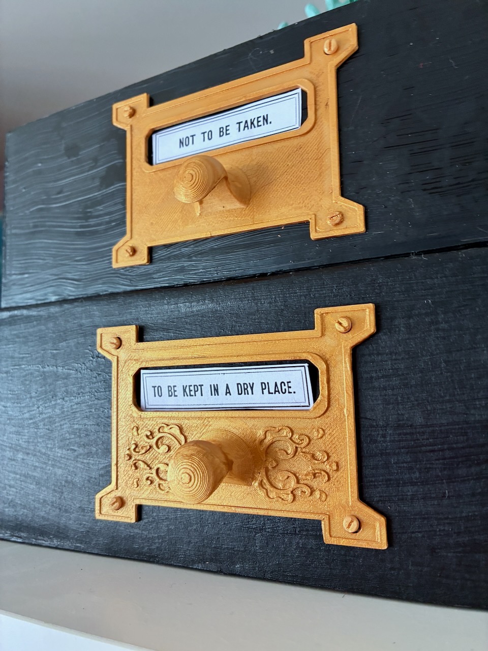 Vintage-style label plate/drawer pull (second version) for upcycling boxes — thumbnail 7