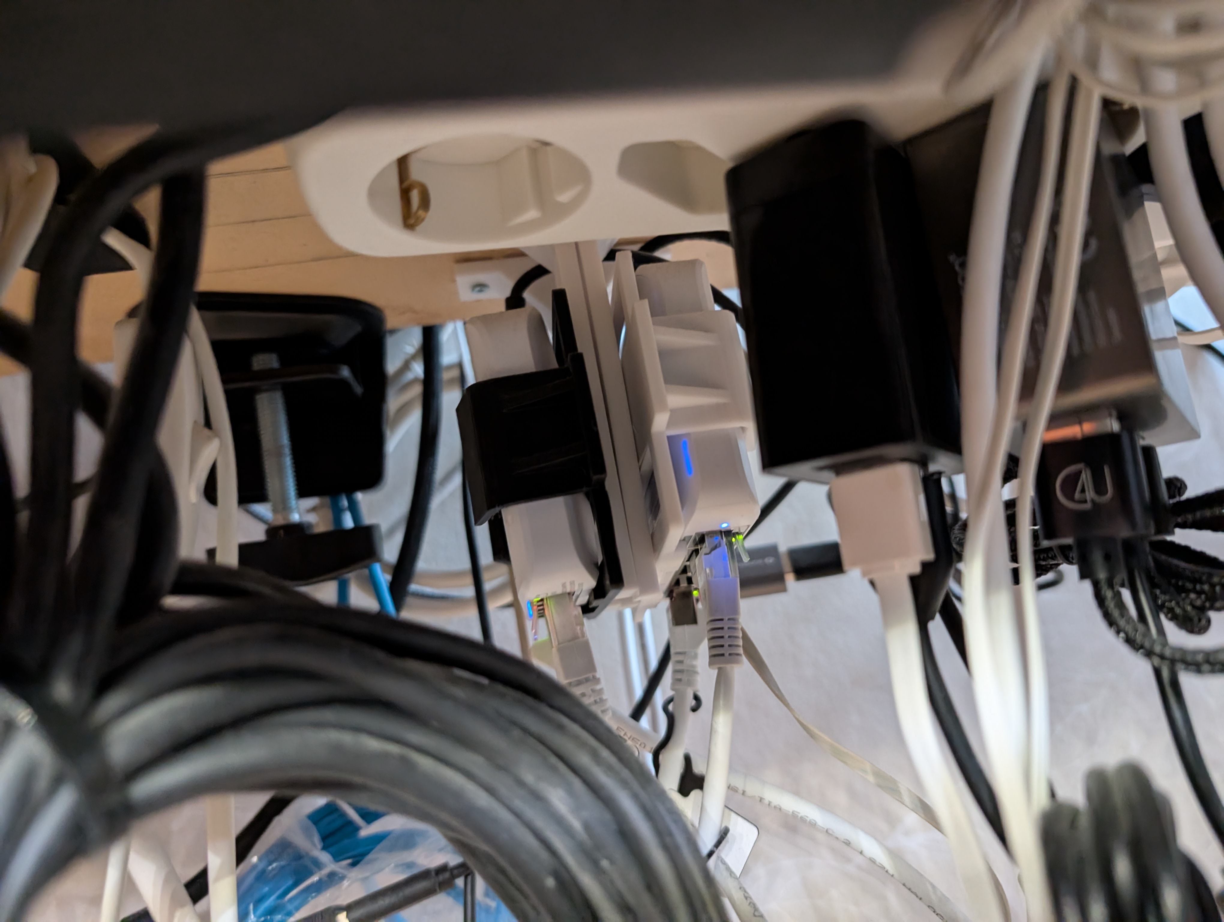 Unifi mini FLEX under table mount