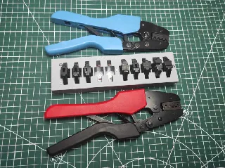 Case with fixation for Crimper Die/jaws