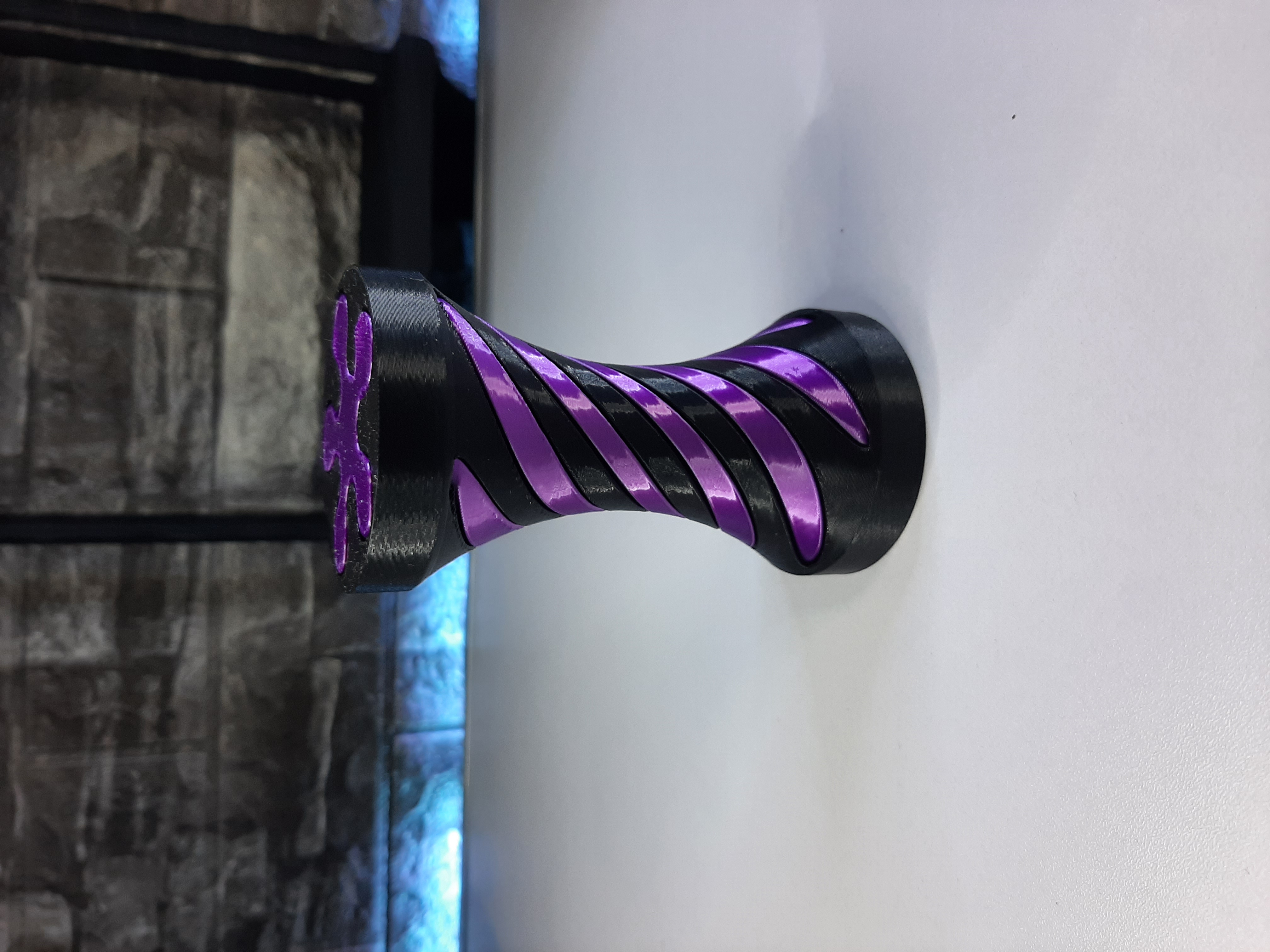 IMPOSSIBLE PASSTHROUGH FIDGET TOY