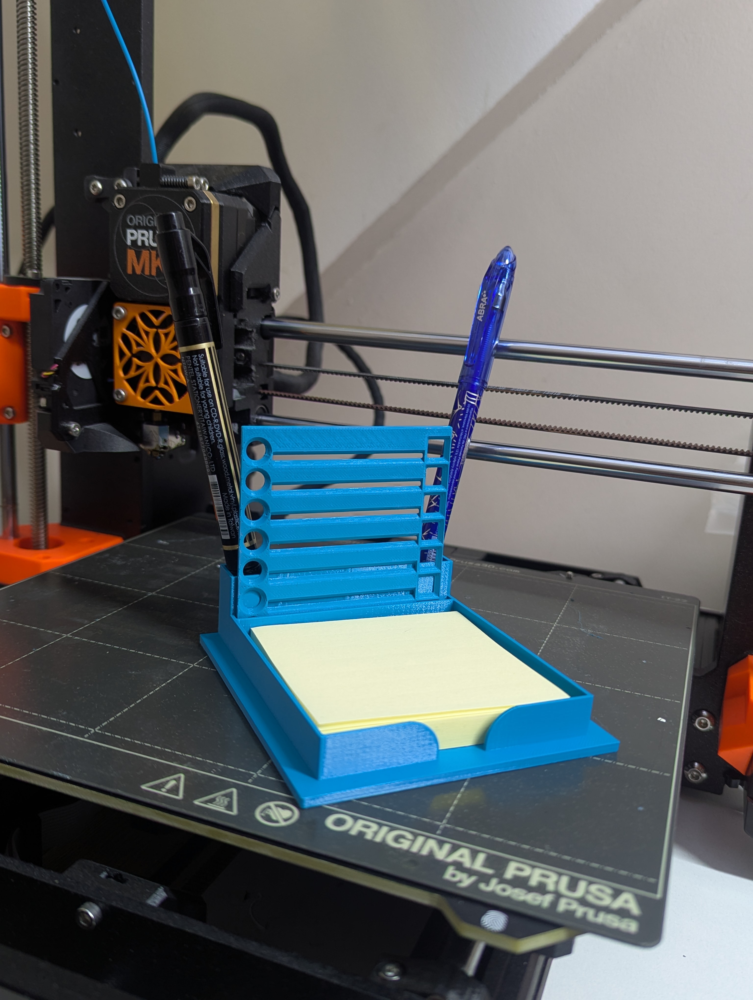 Sticky note holder with stencil