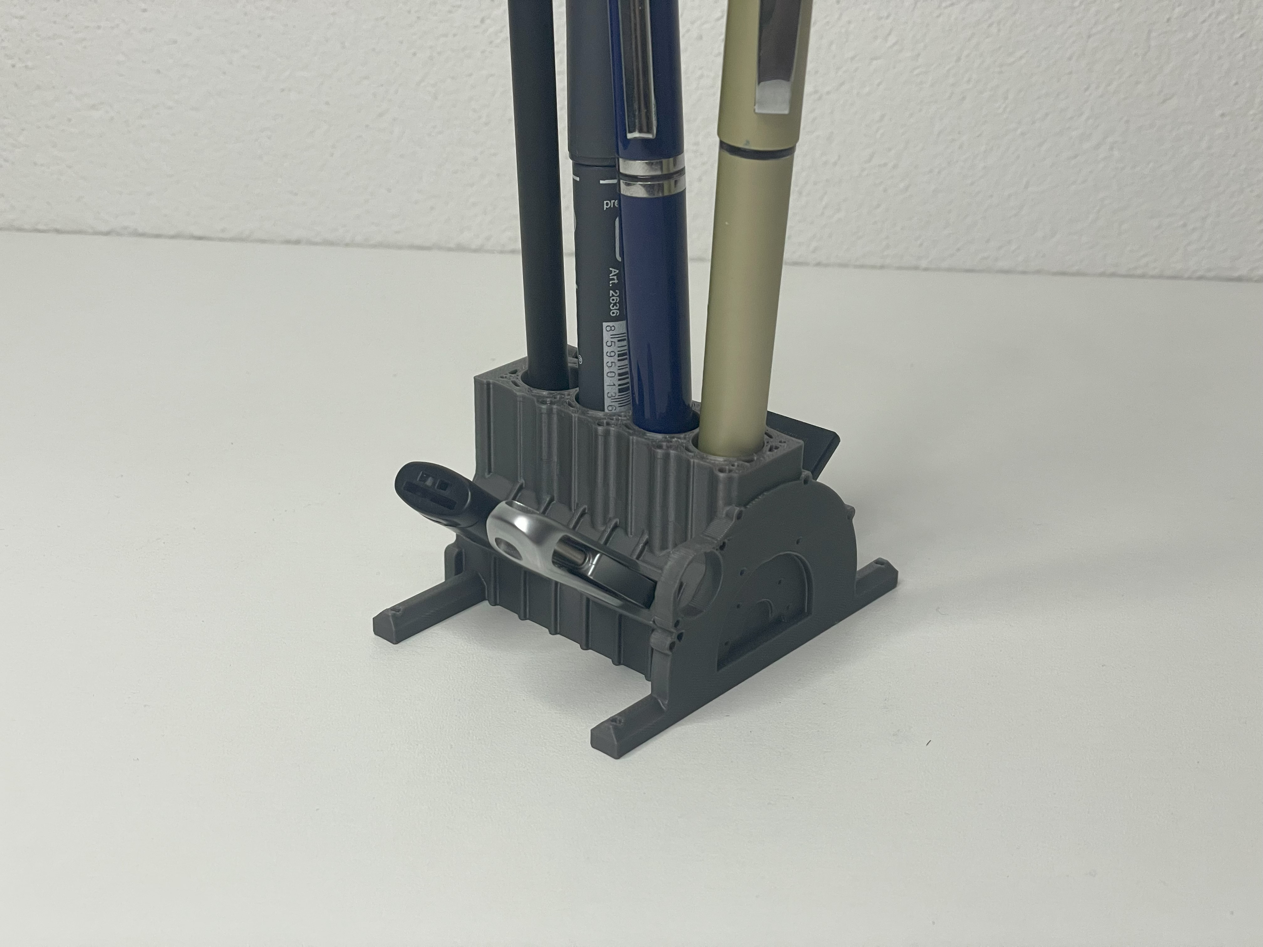 Miniatura 2 do modelo 3D Engine Block Pen Holder (USB,SD,microSD)