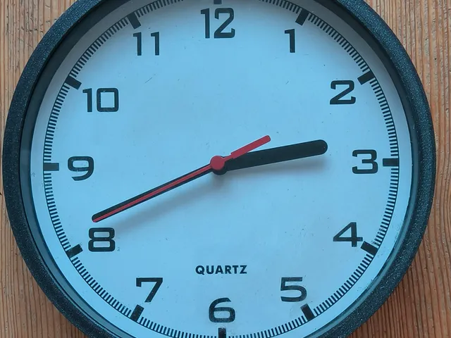 Náhradní obruba k hodinám - Spare collar for wall clock