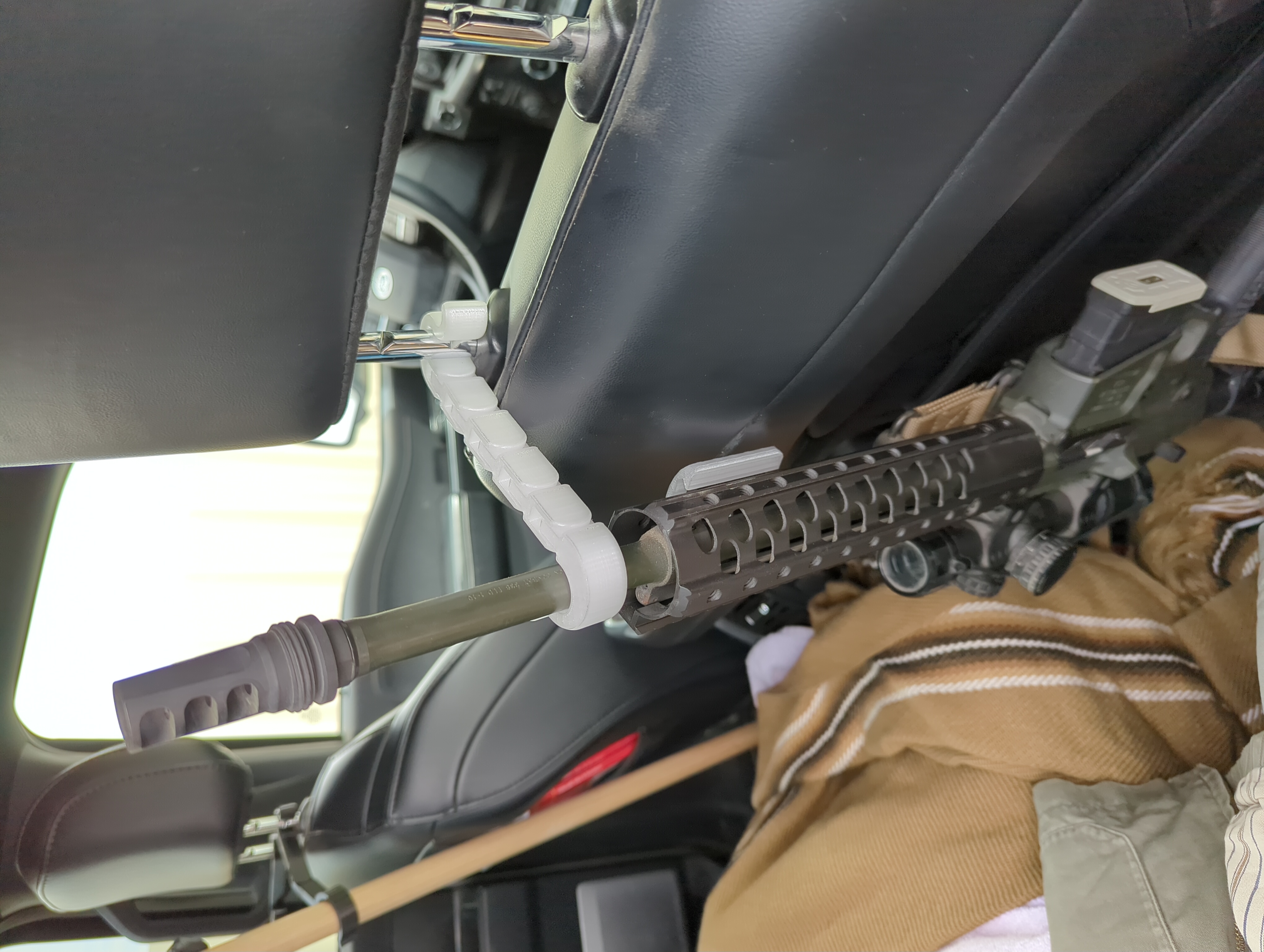 Seat-back rifle rack BULL BARREL multi-link