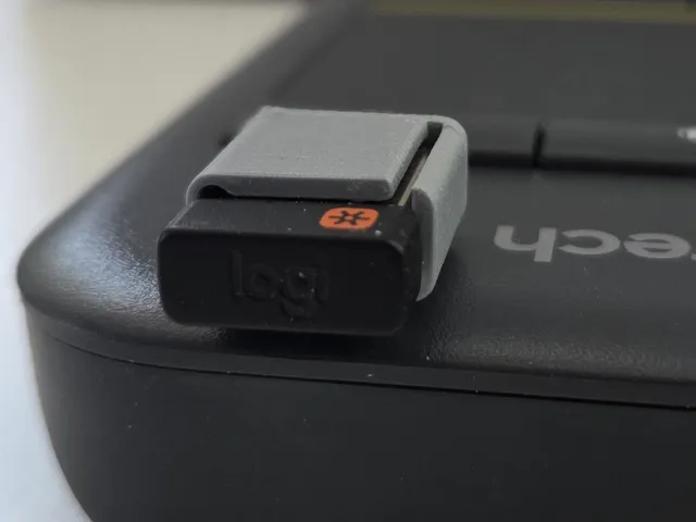 USB-A Dongle Holder – No-Drop Clamping Design