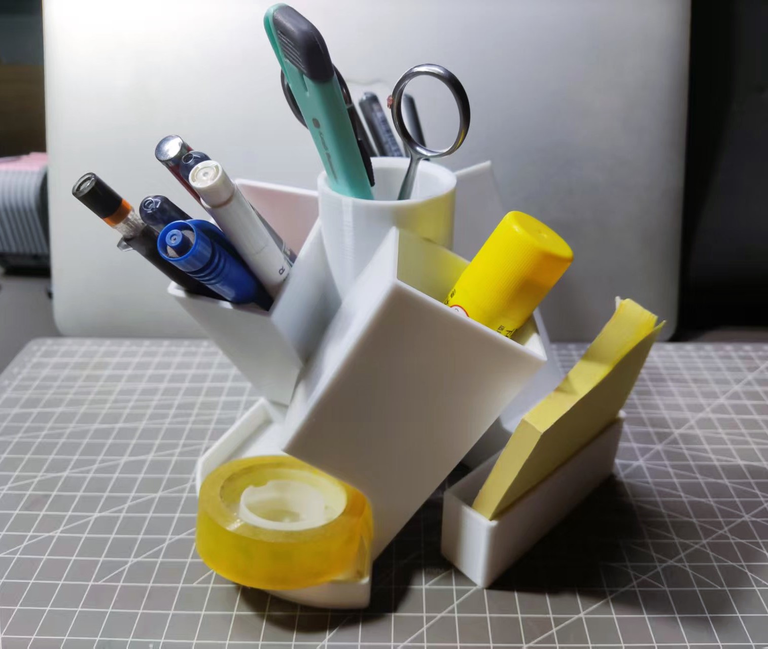 rotatable pen container _V2