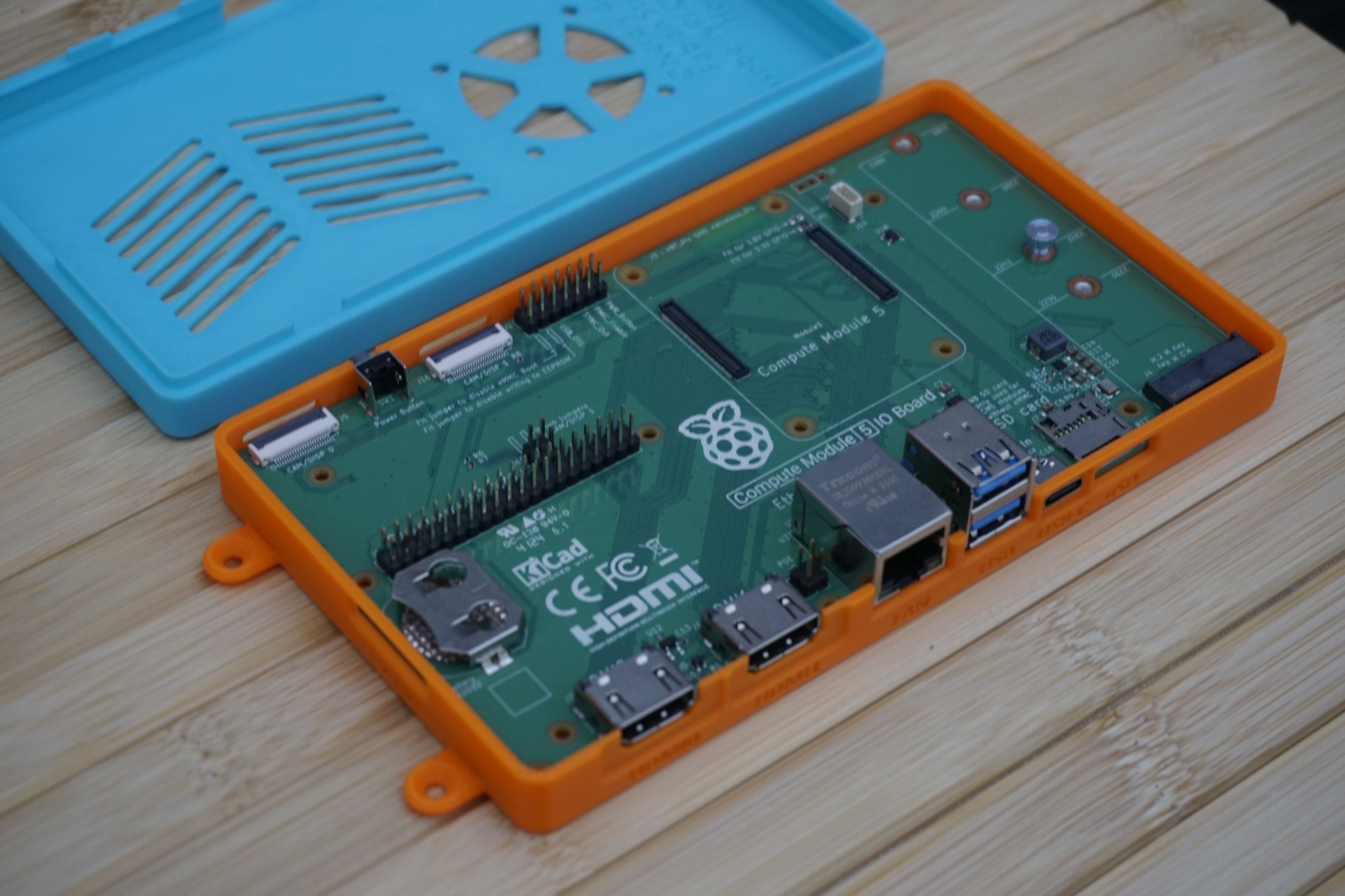 Raspberry Pi Compute Module 5 IO Board Housing by Nerdiy.de