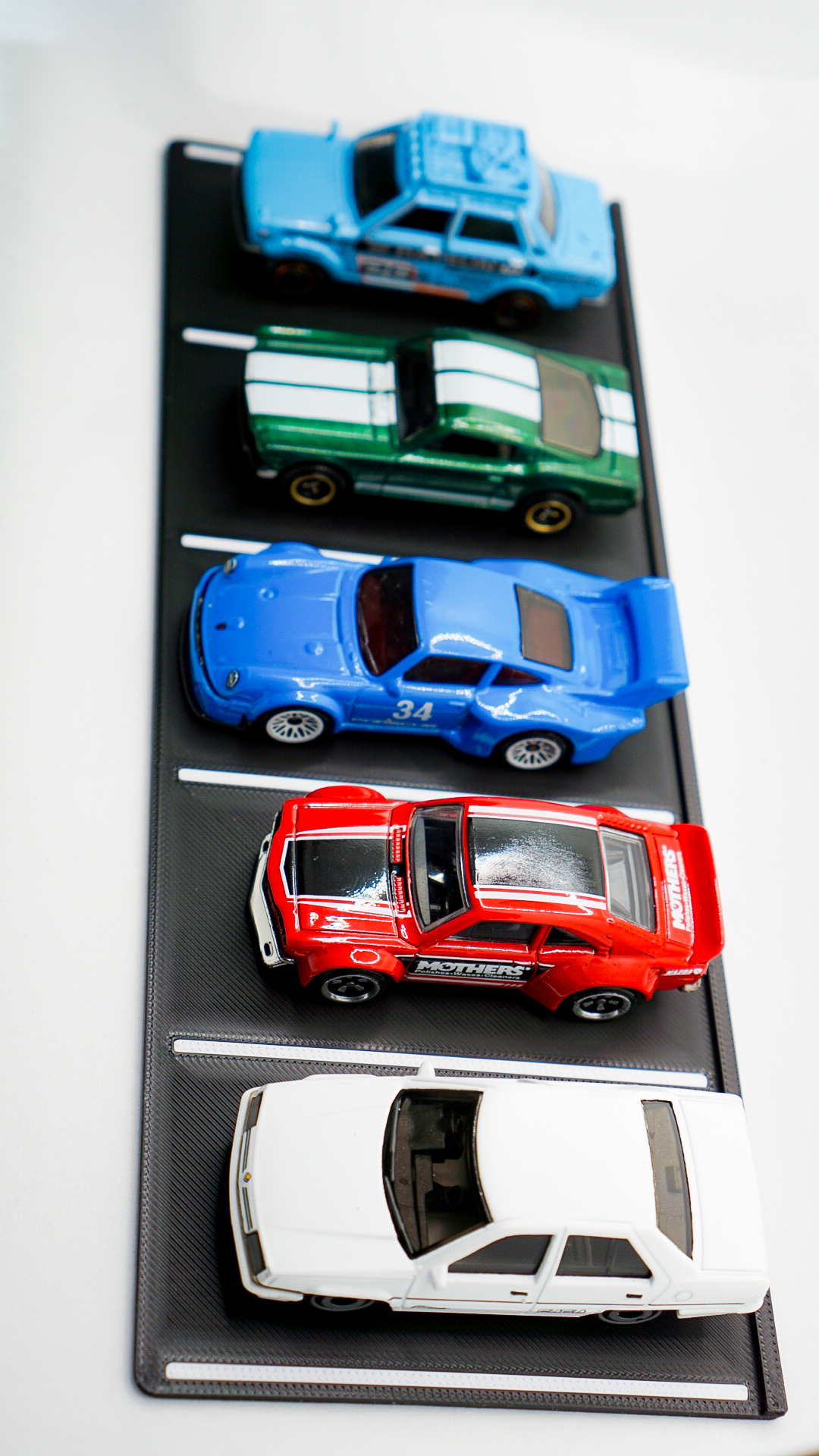 Parking Lot (5 Stalls) - 1:64 Scale Diorama — thumbnail 9