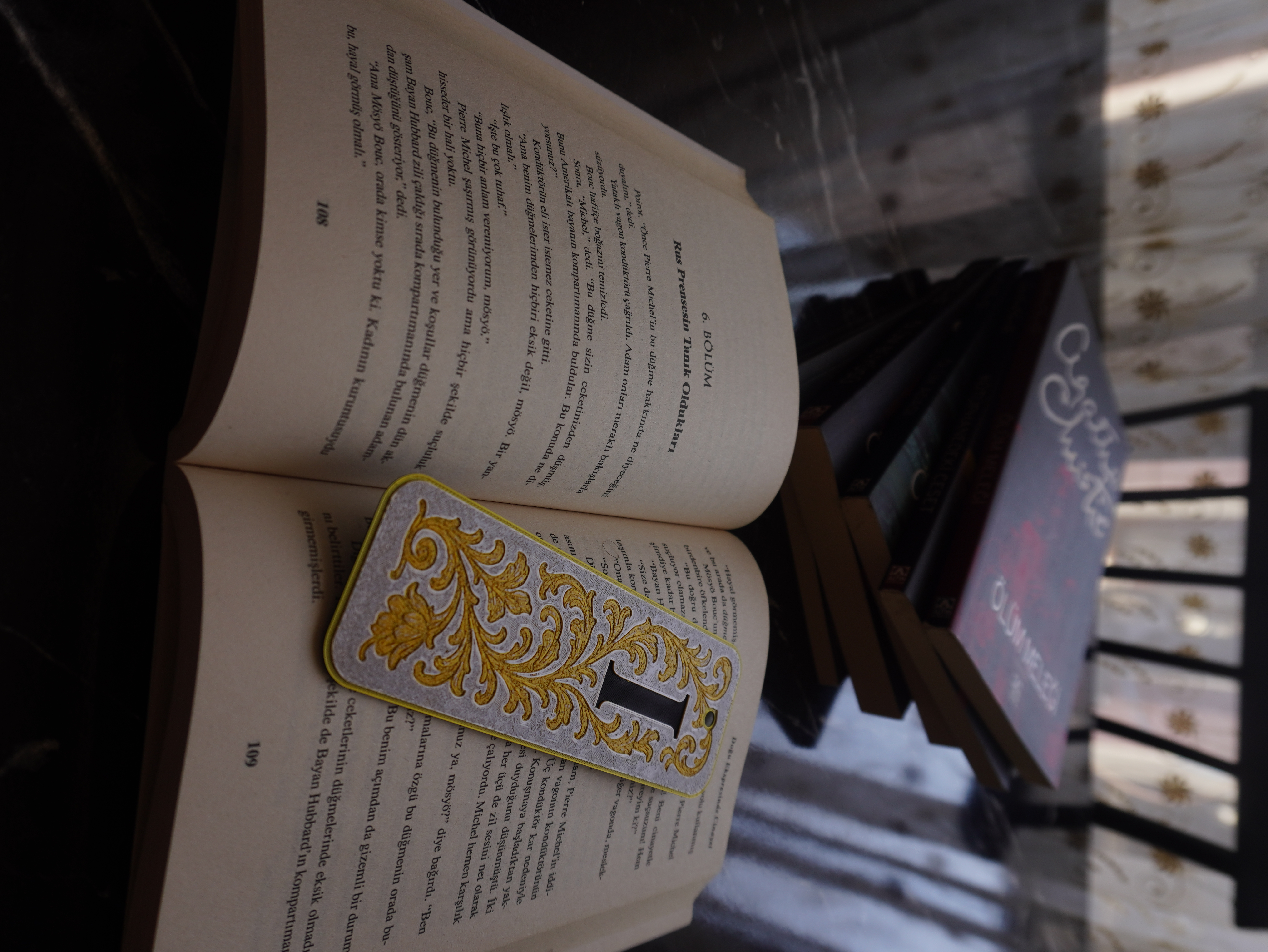 Elegant Monogram Bookmark – Letter I