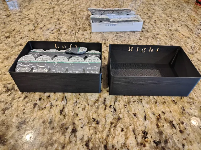 Eye contacts containers