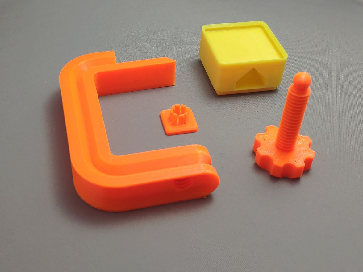 Miniatura 4 do modelo 3D Gridfinity table clamp