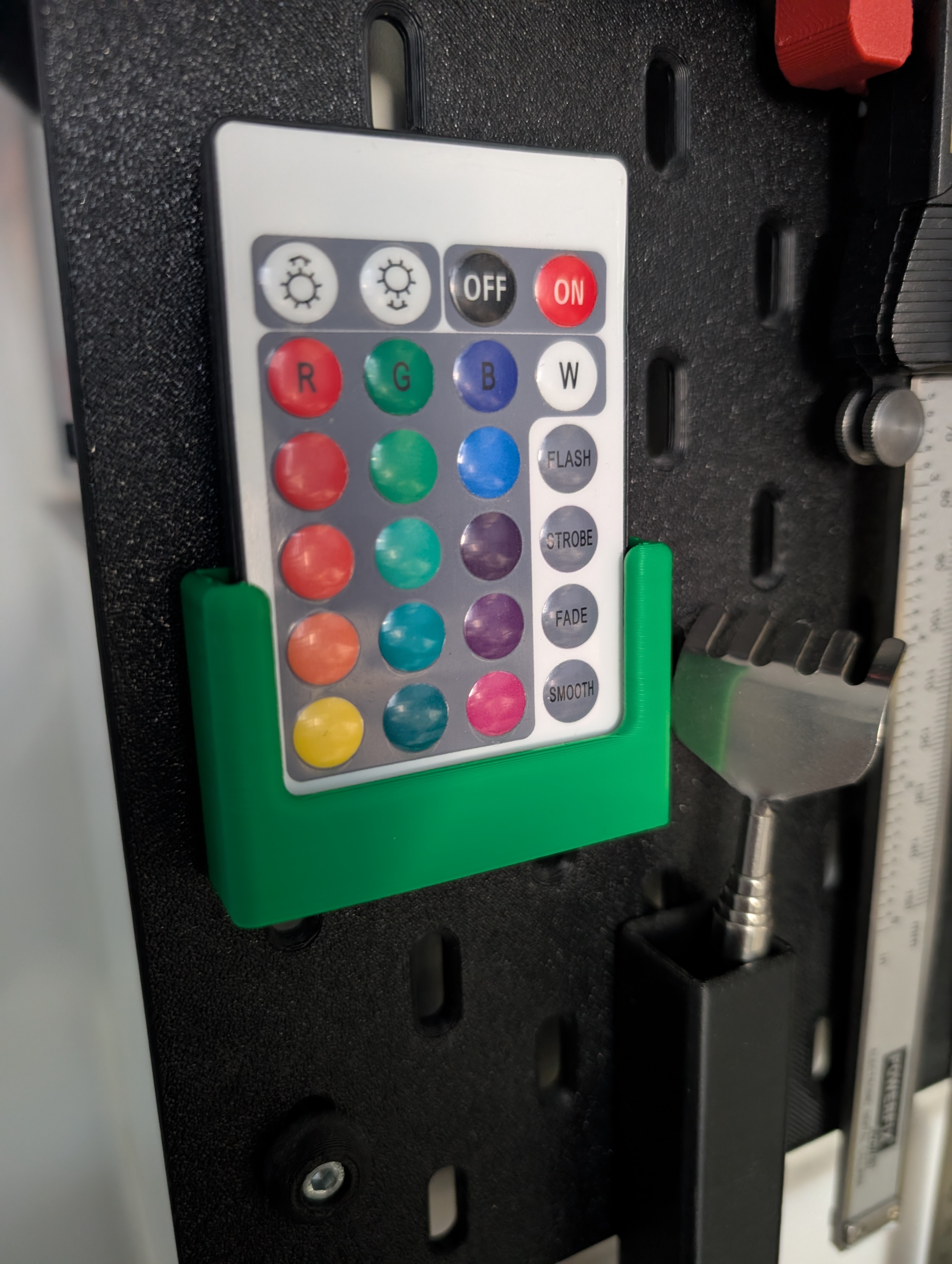 Remote Holder Skadis
