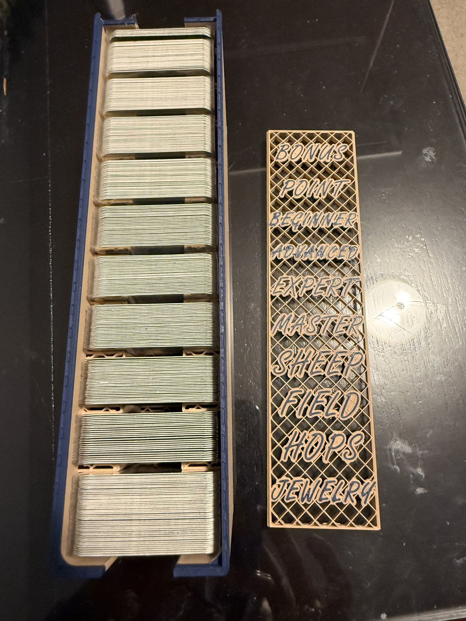 Hallertau Deluxe insert +sleeves +side storage +box to table +low pla