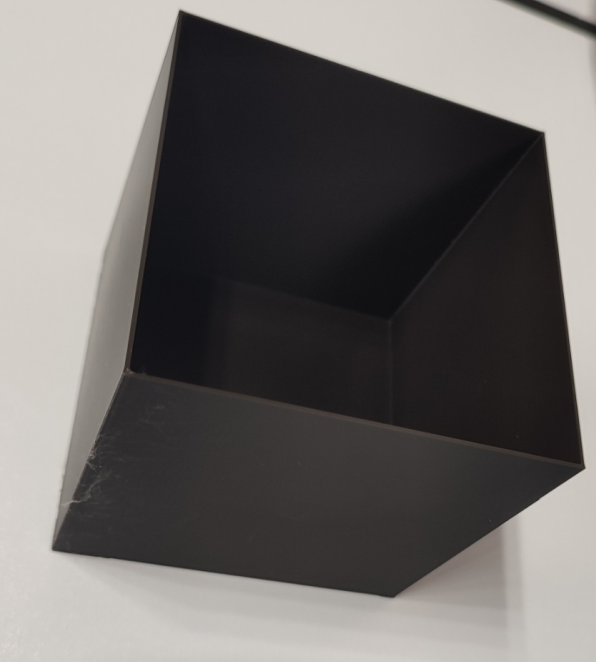 Cube of volume (1 dm3 = 1L)