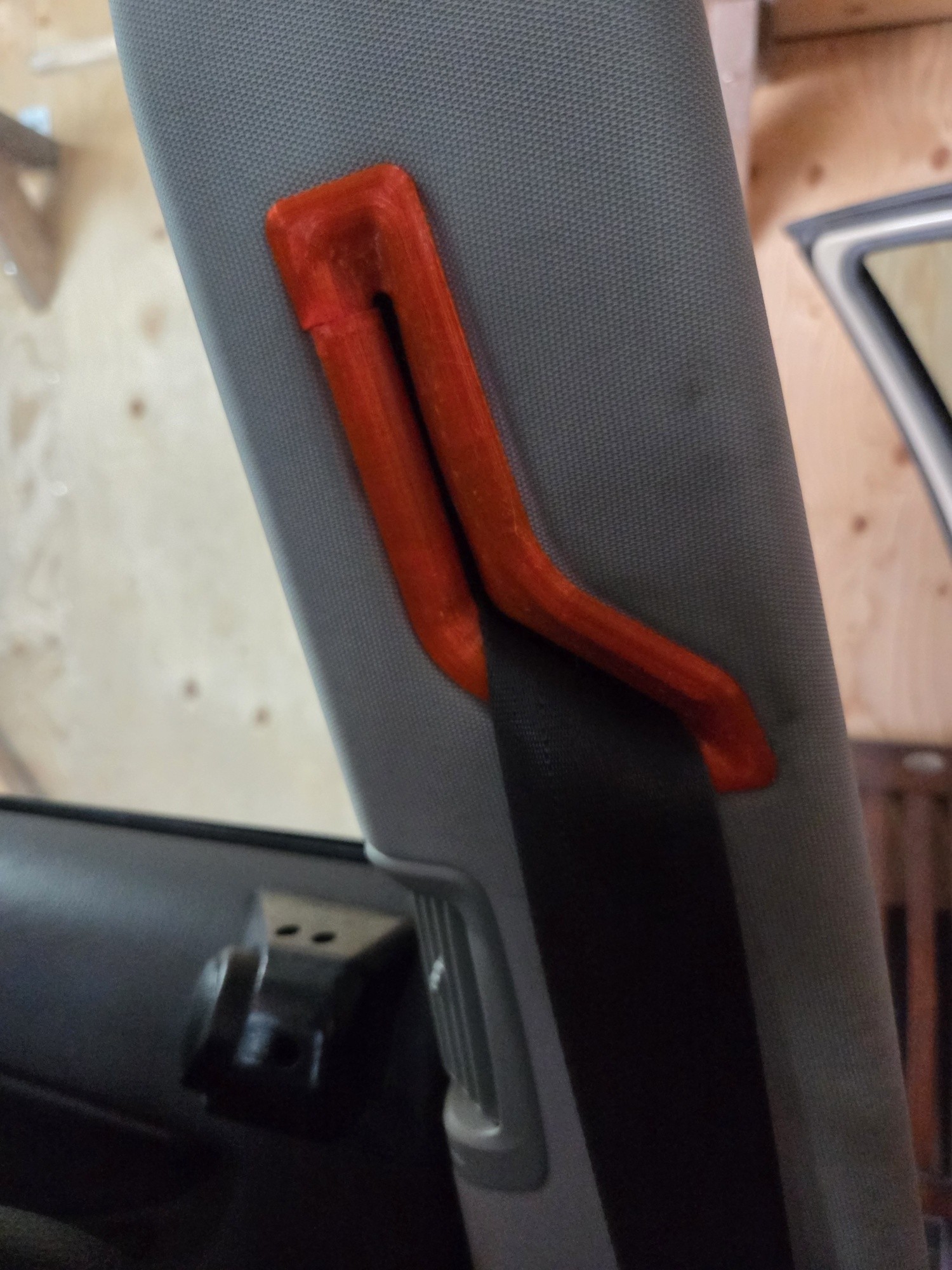 Volvo 2003-13 left side seat belt guidance cover