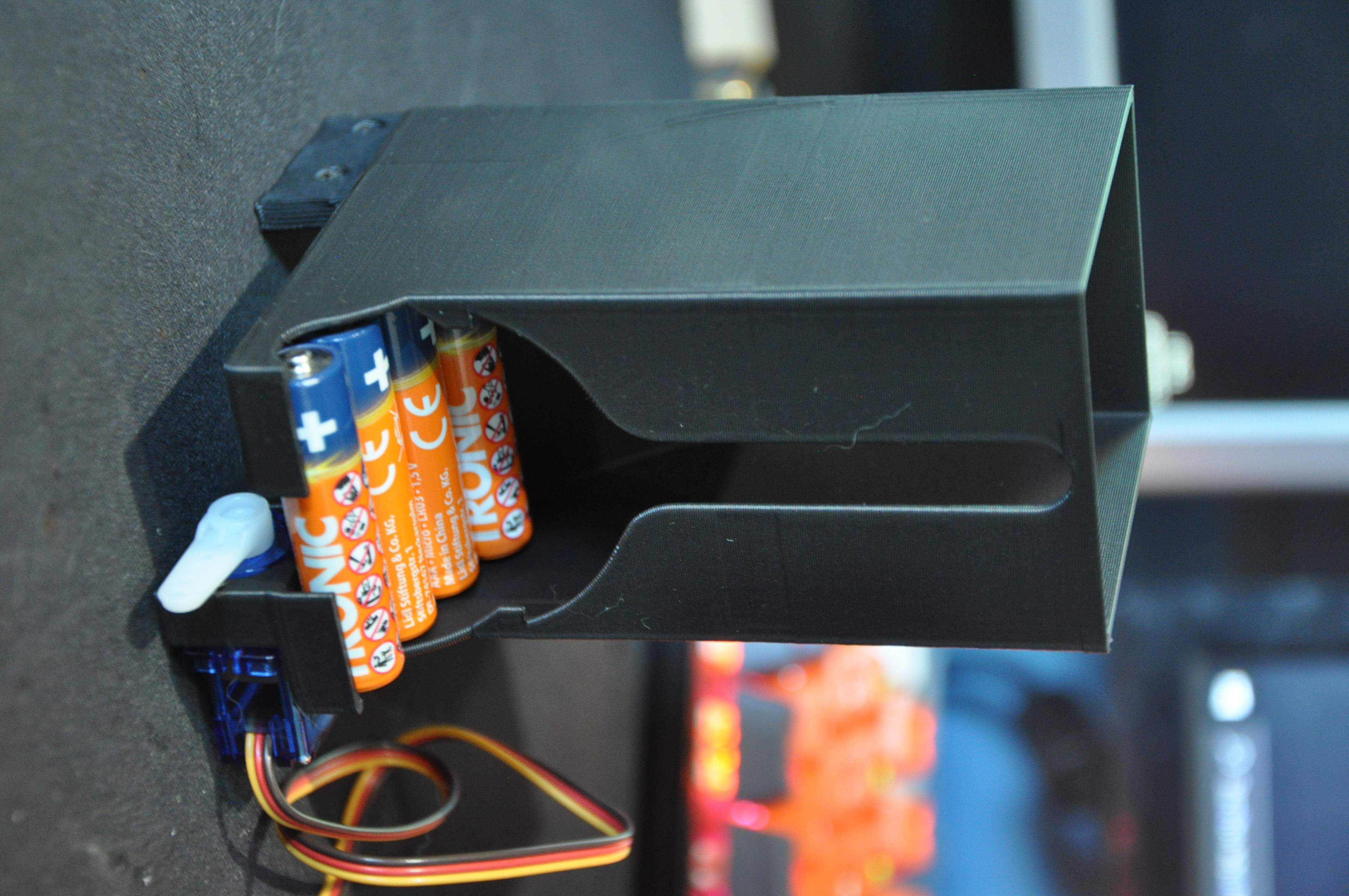 AAA battery servo dispenser