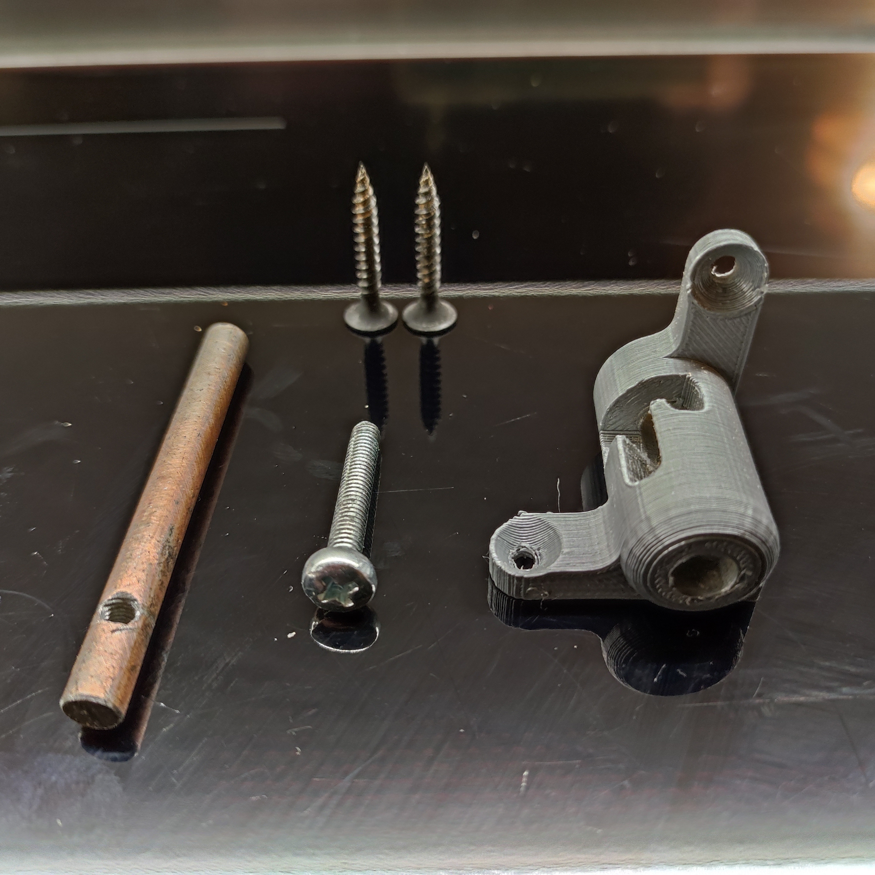 Corner Sliding Latch