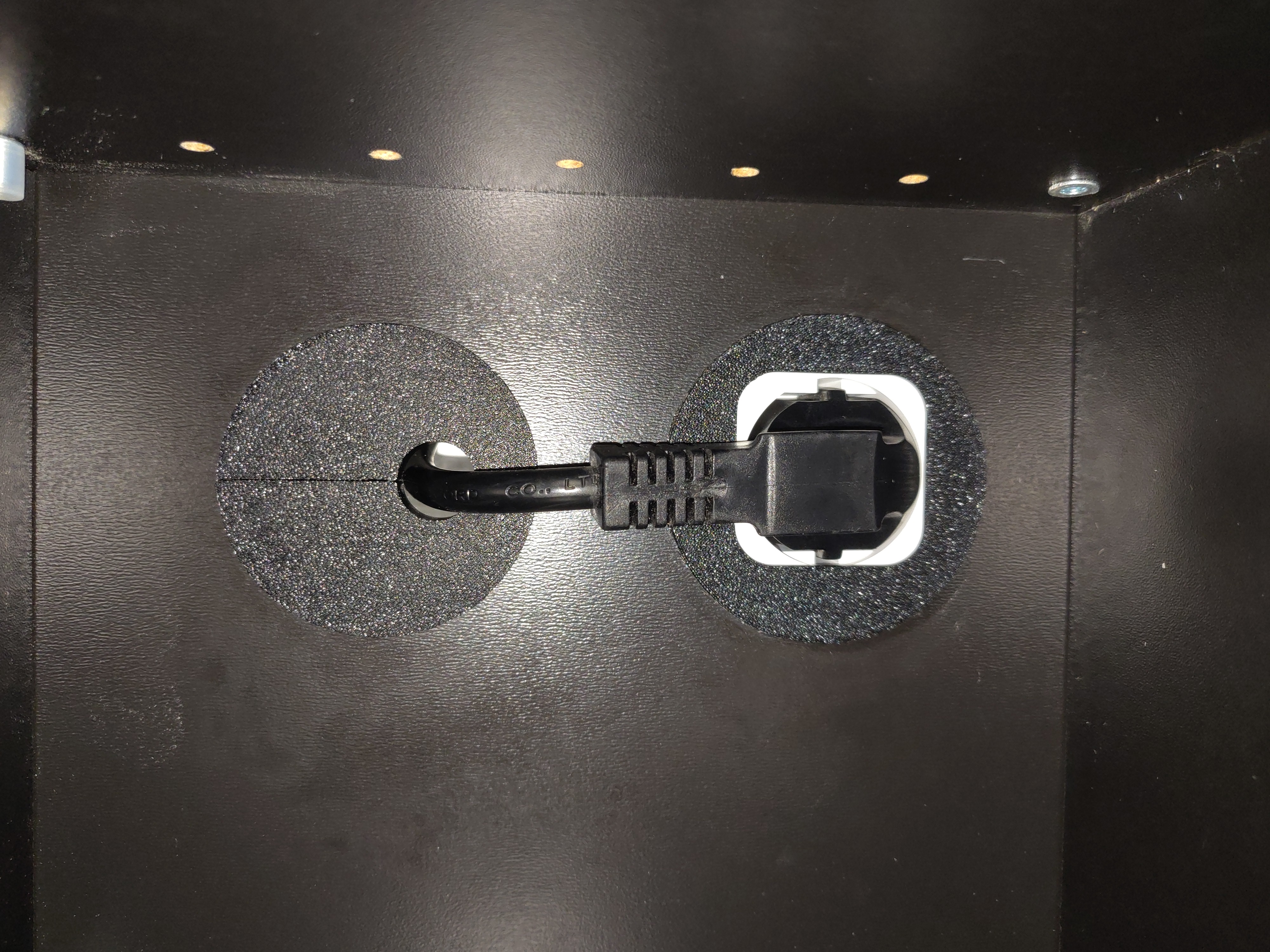 Bezel/Abdeckung for Socket/Steckdose and Faceplate/Abdeckung for cable/Kabel