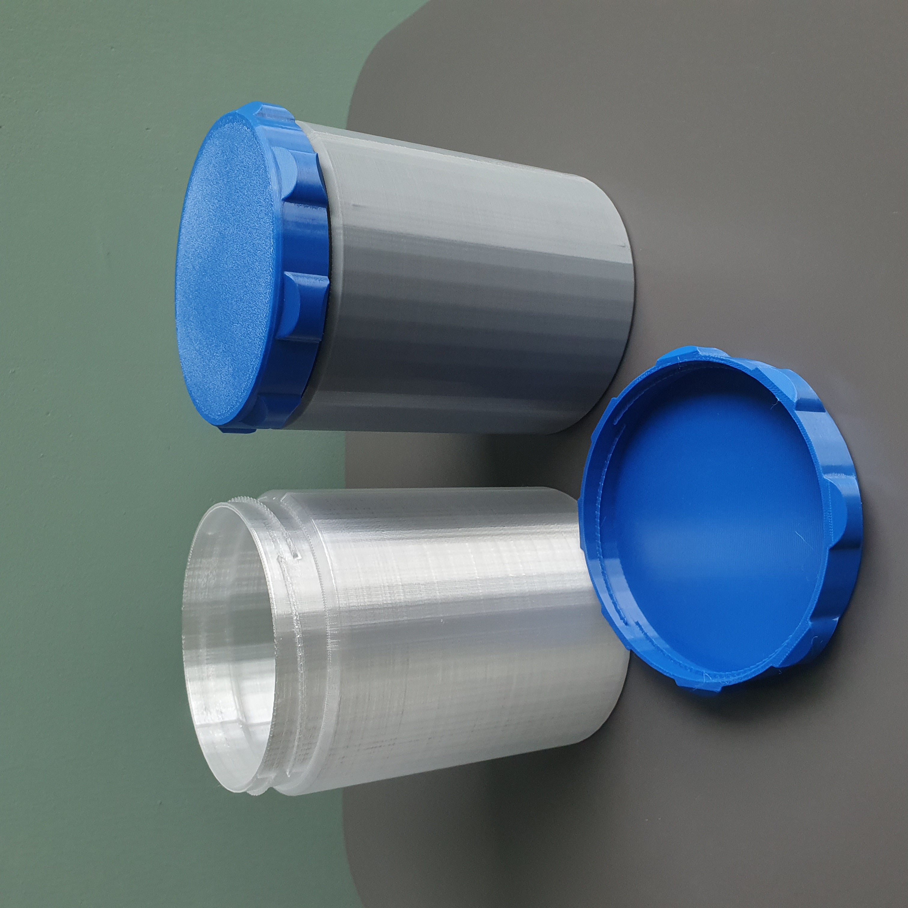 Basic jar with threaded lid