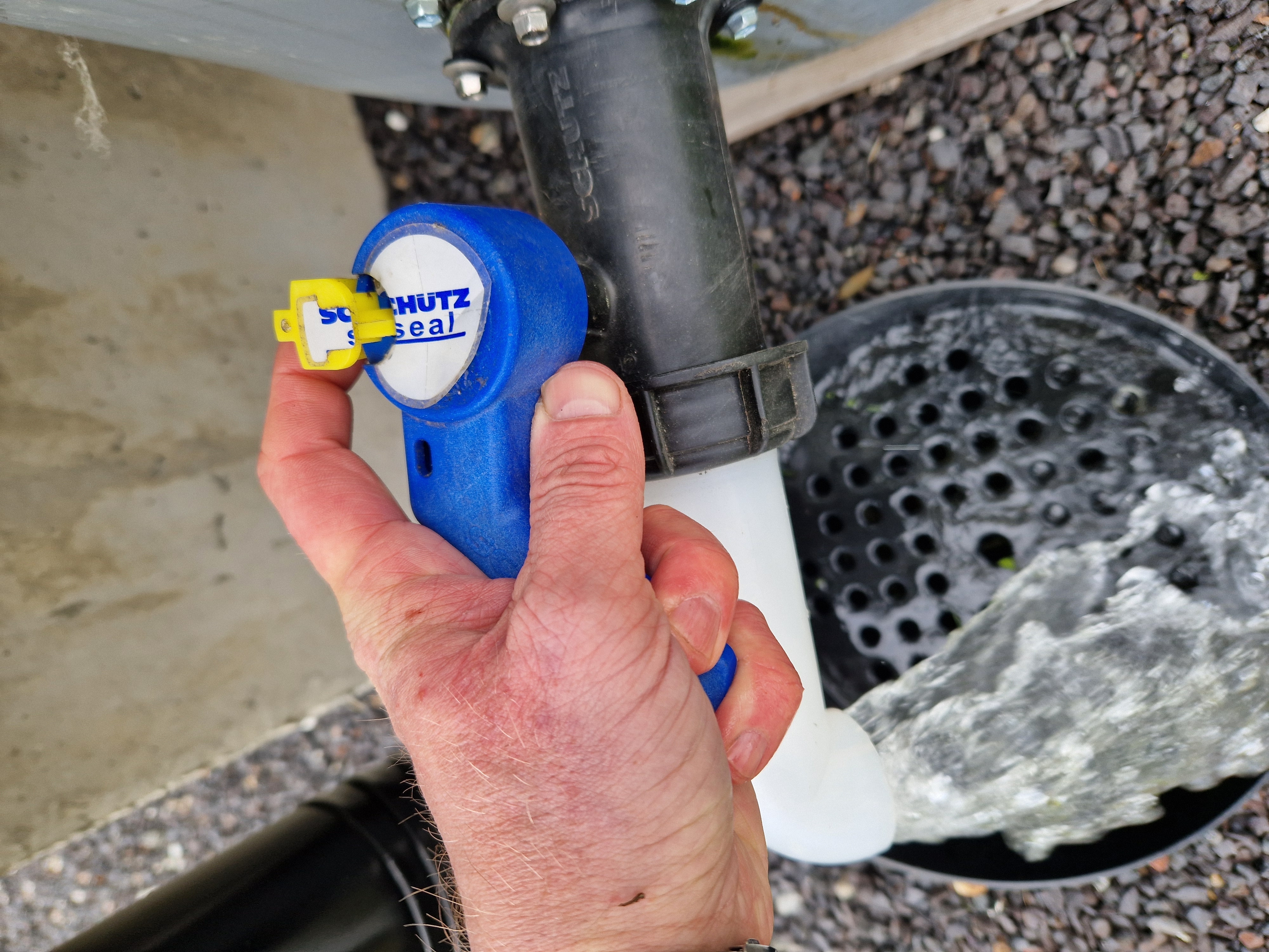 Barrel adapter for IBC container tap