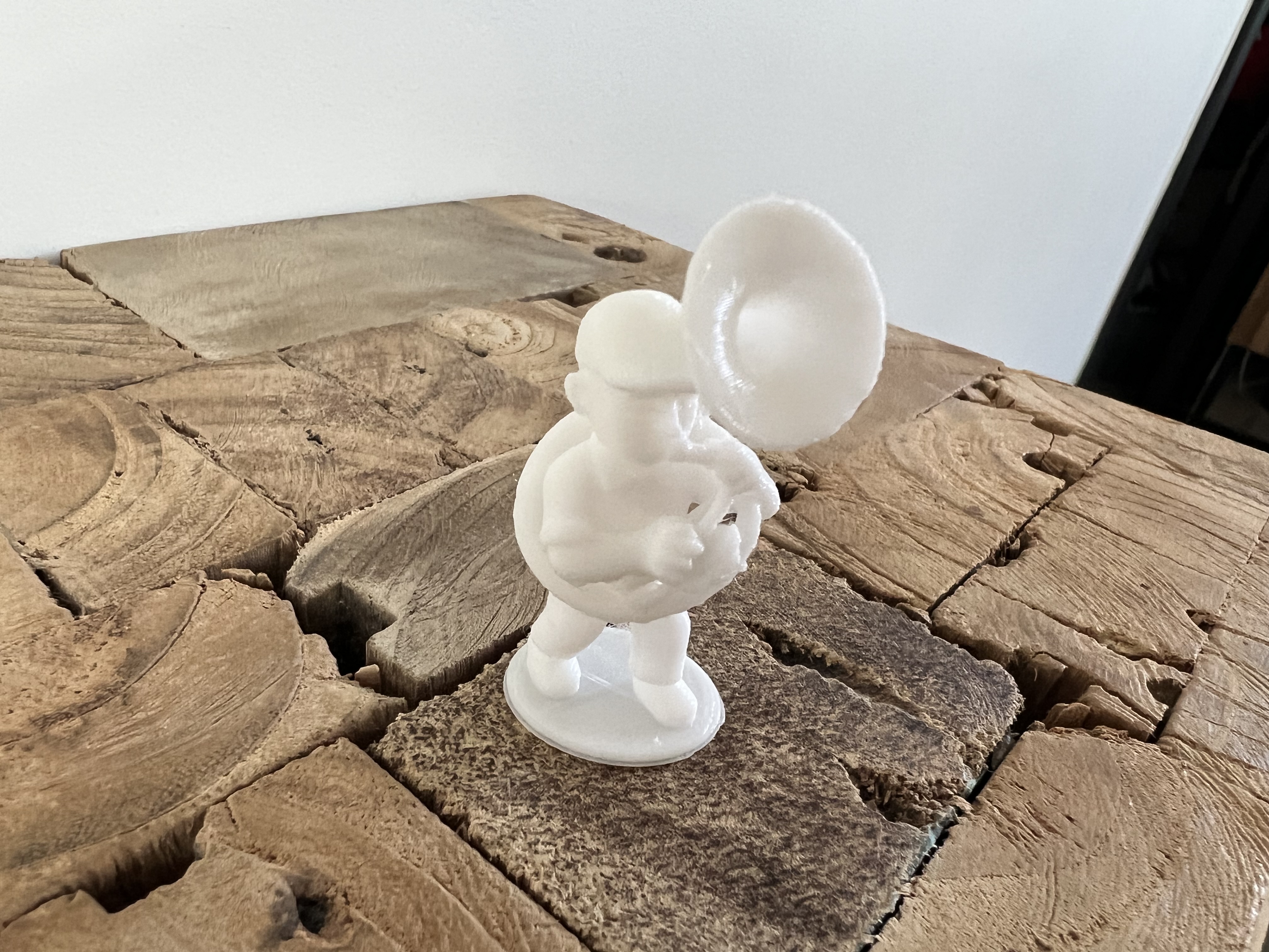 Sousaphone Player — miniatura 2
