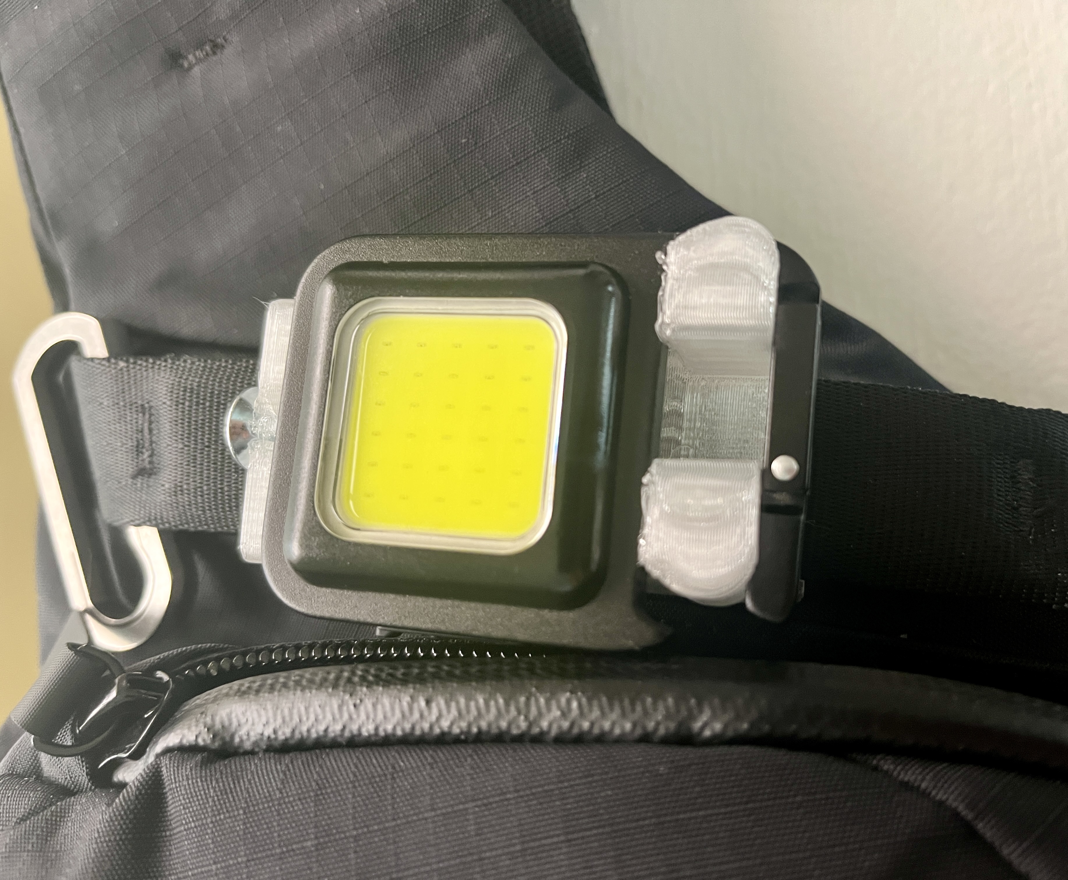 Cob light clip for alpaka bag