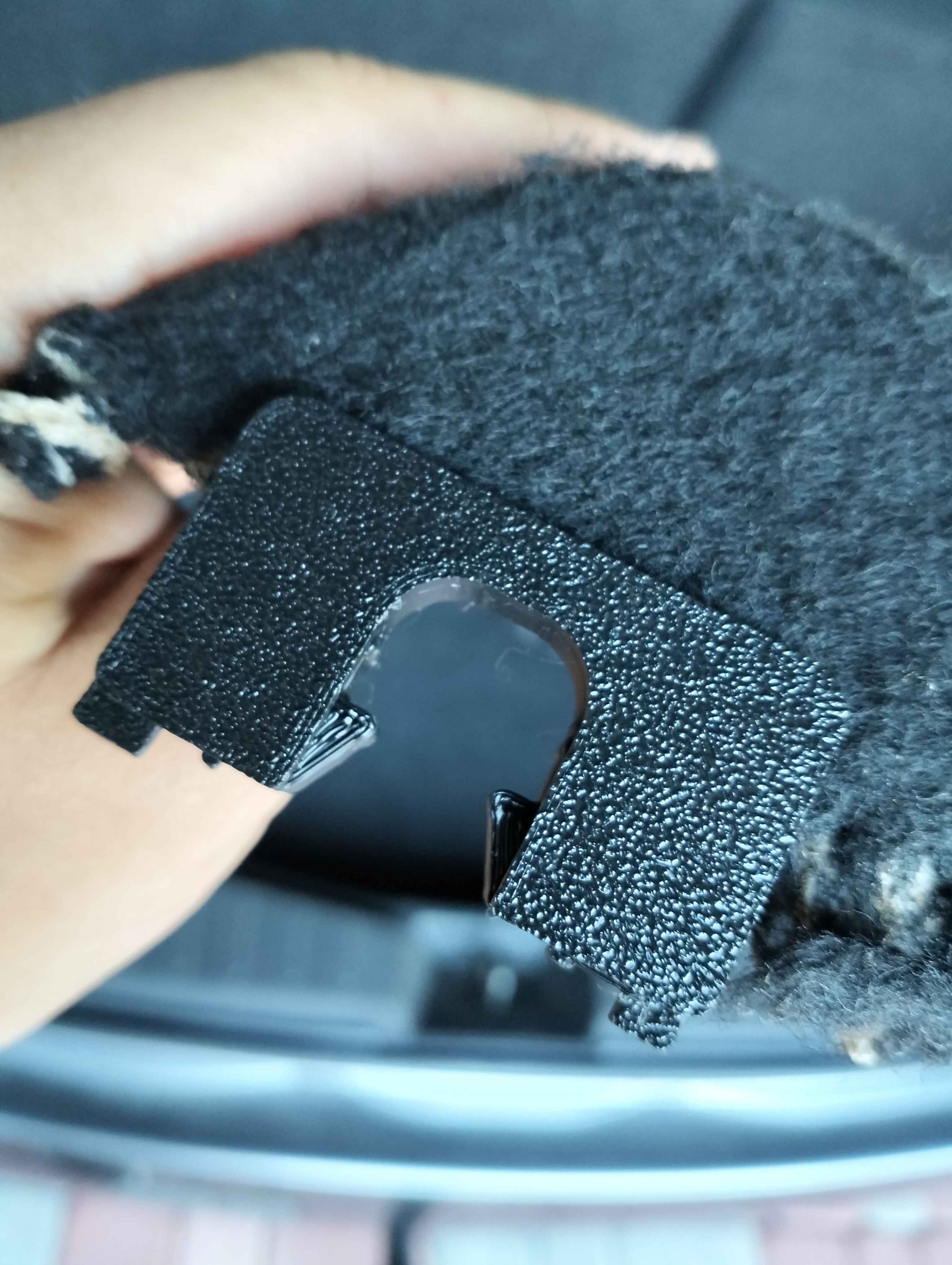 Nissan Note parcel shelf clip