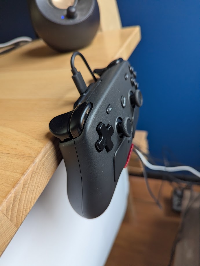 Steam controller dock/desk mount