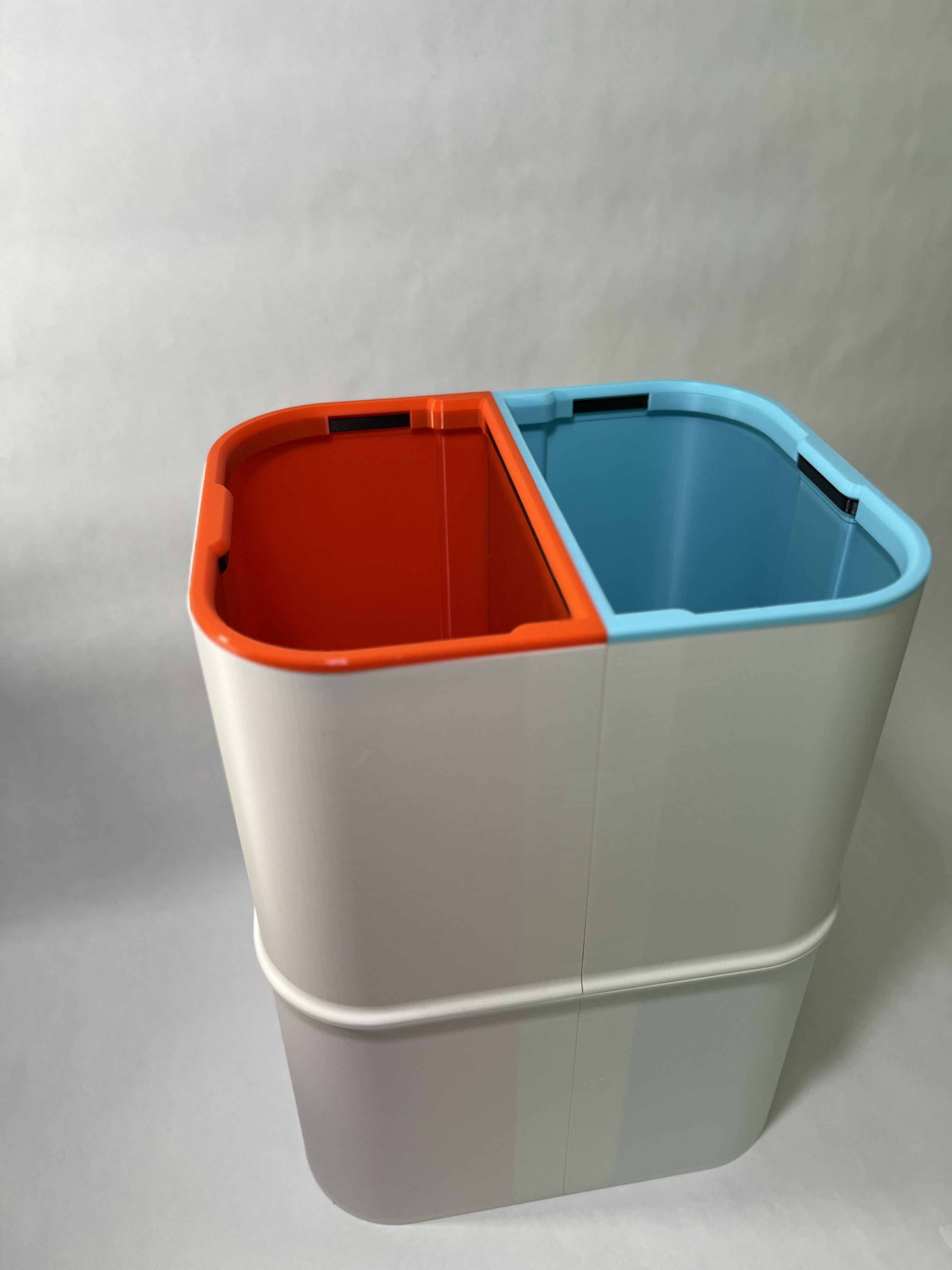 Two sided trash can