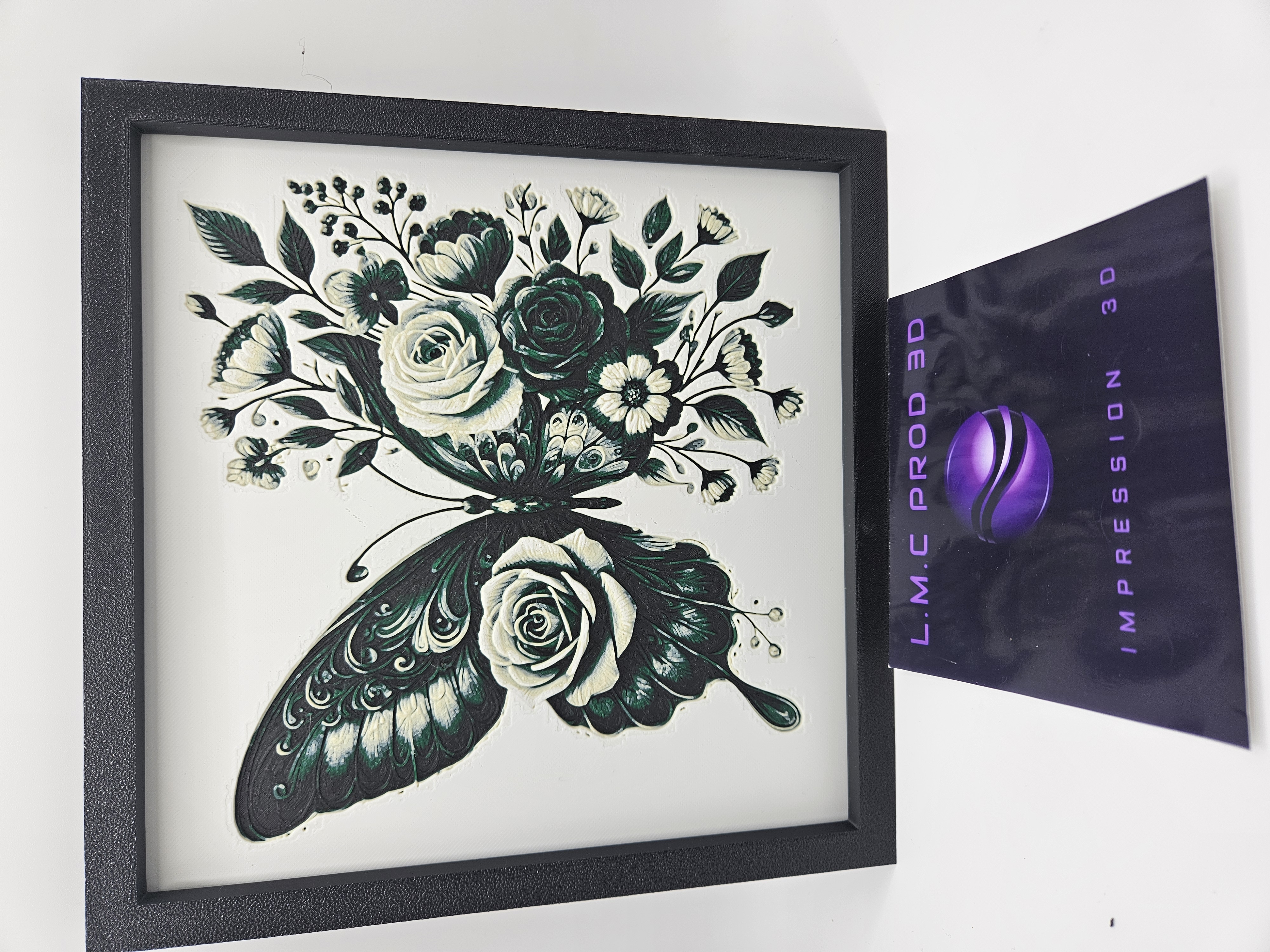 papillon avec rose