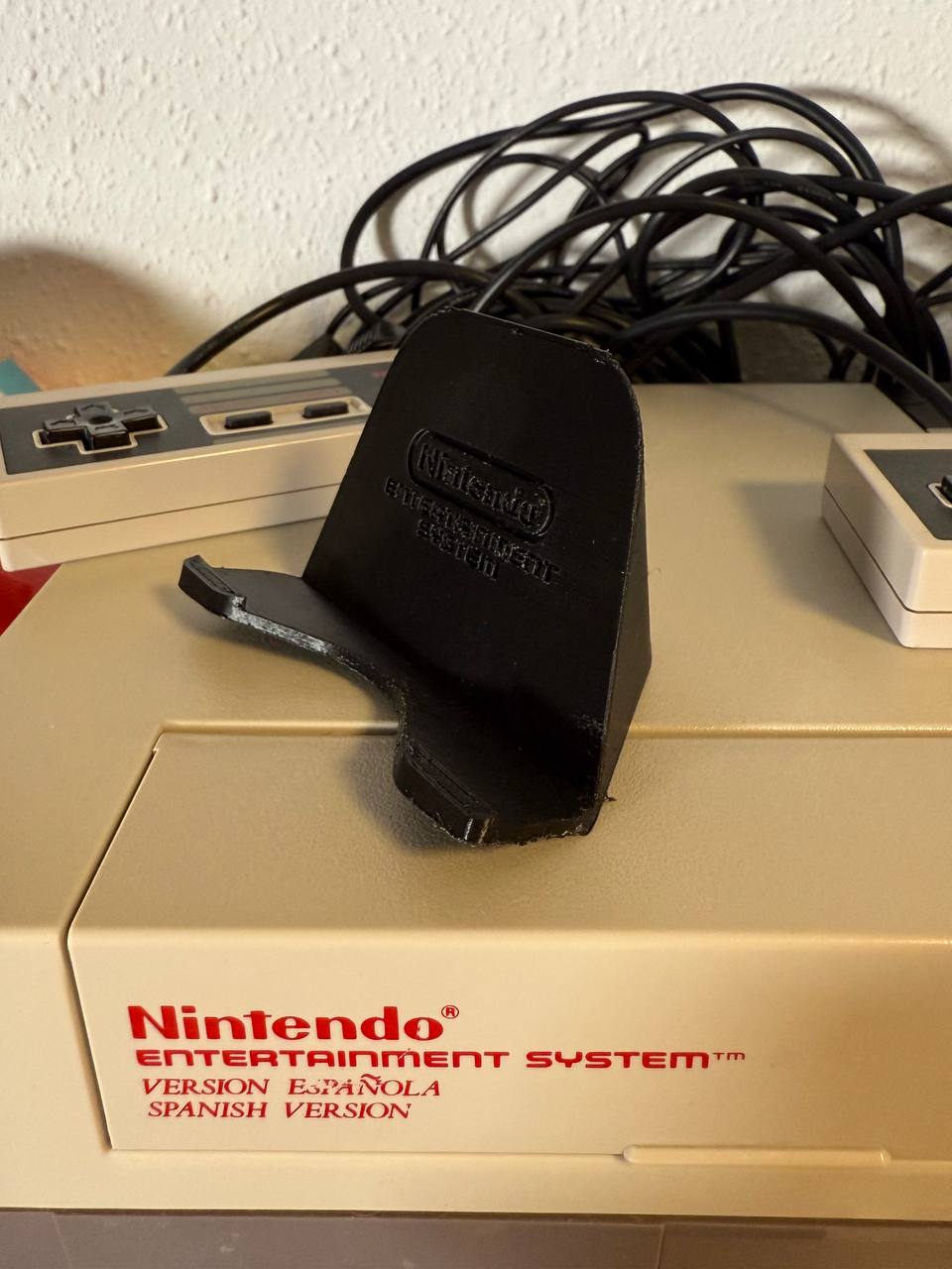 Miniatura 3 do modelo 3D NES Controller Stand