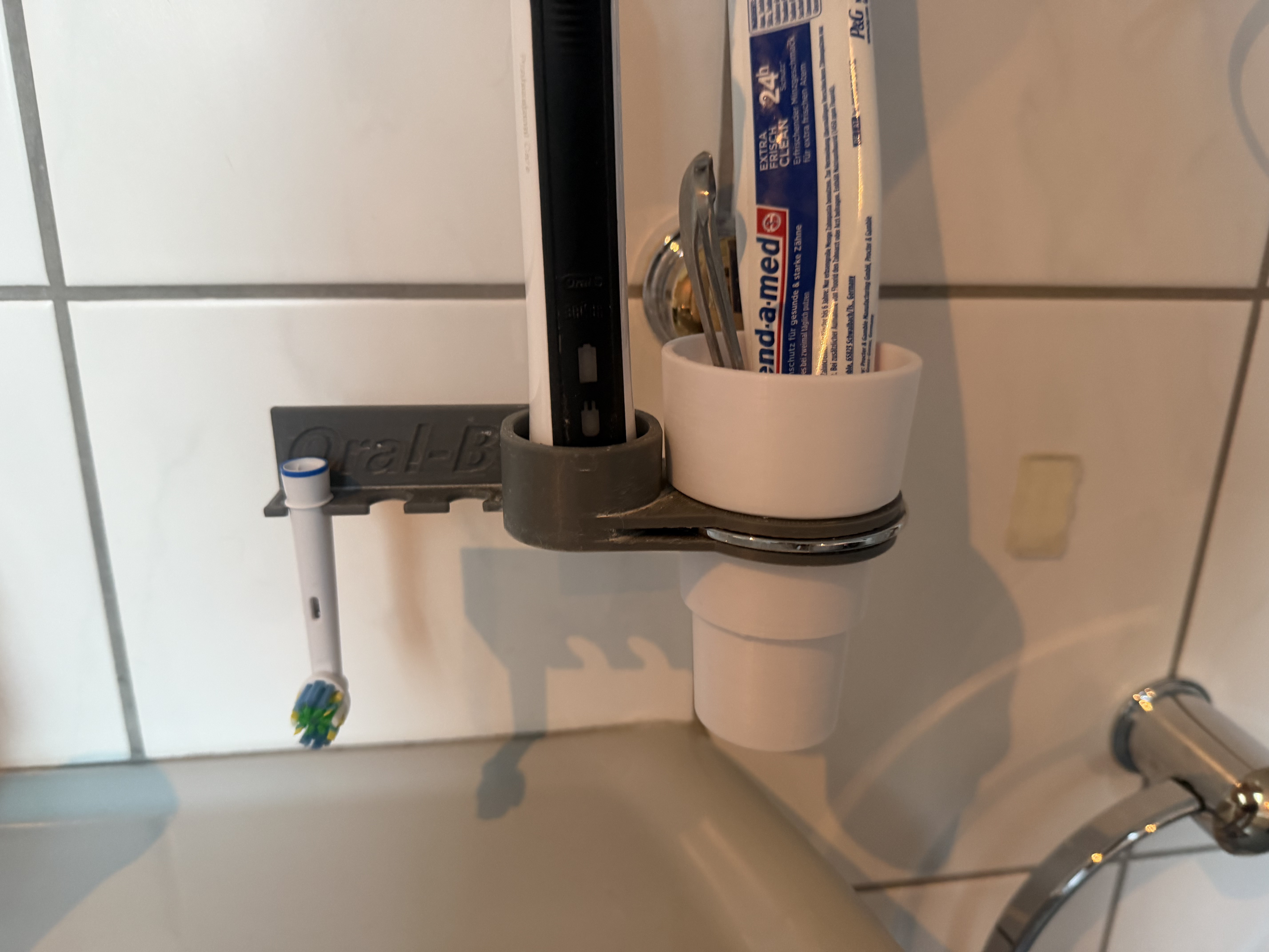 Oral B halter/holder mit/with Becher/Cup