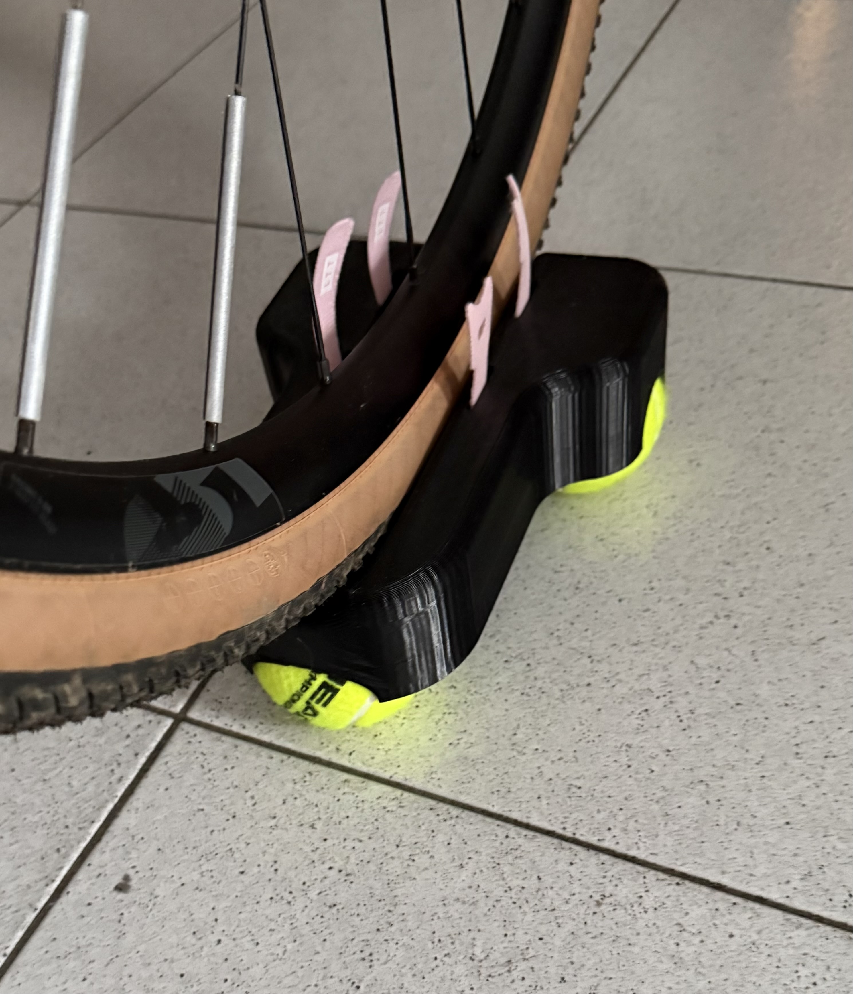 *updated* Tennisball raiser for front wheel on indoor trainer (25mm to 45mm)