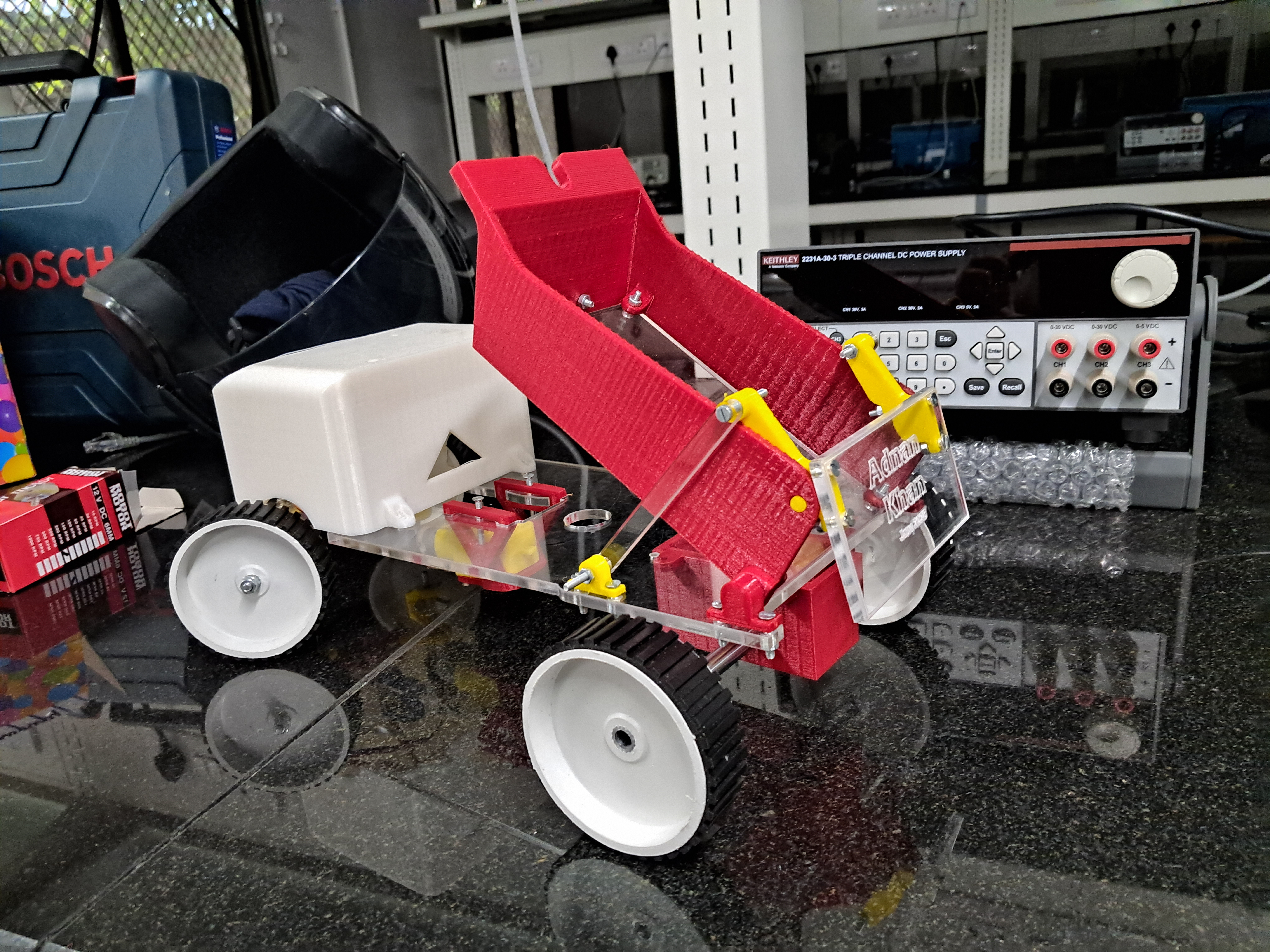 liner follower dump truck