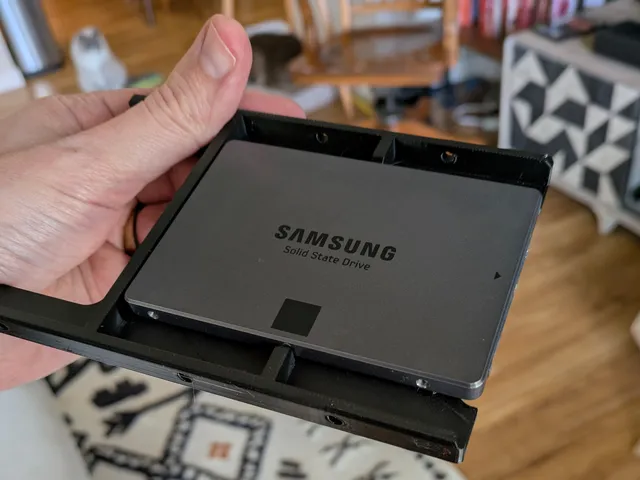 2.5in to 3.5in HDD / SSD Adapter (screwed)