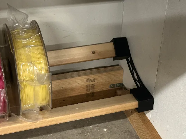 Side mount filament spool hangers