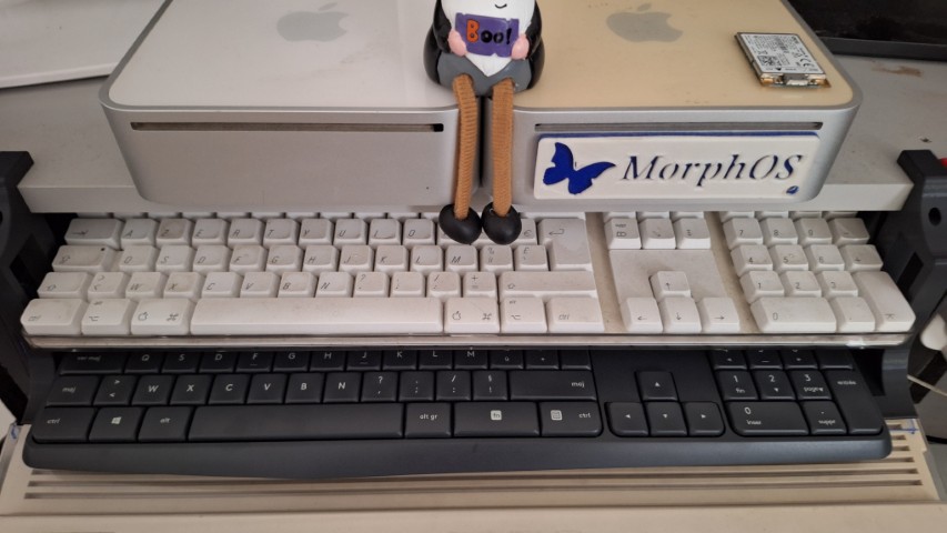 Double keyboard holder