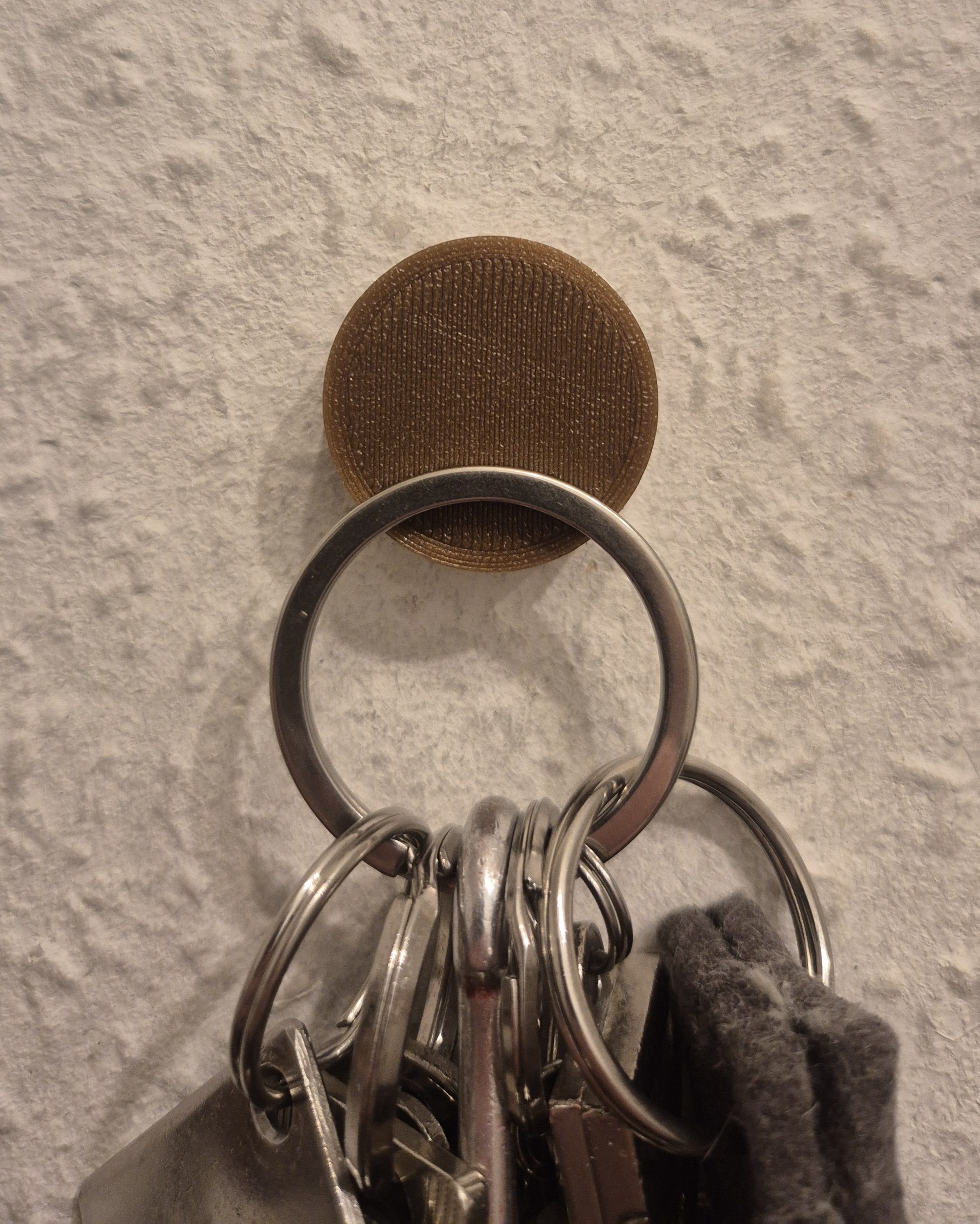 Minimalistic magnetic key/knife/object hanger (hidden mount)