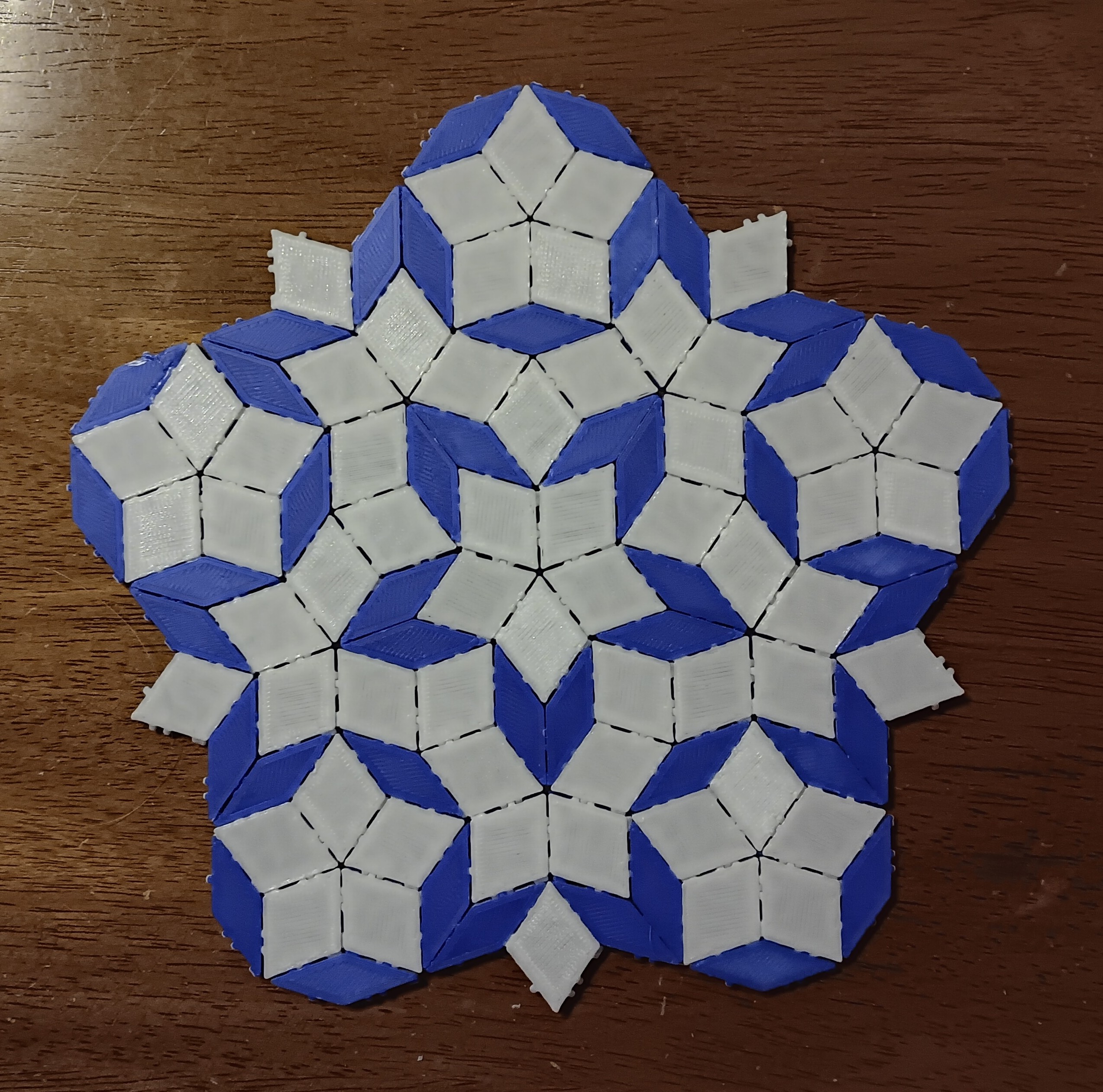 Penrose rhomb tiles with snap fit sides
