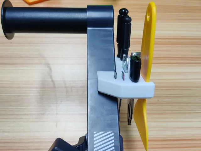 Tool holder