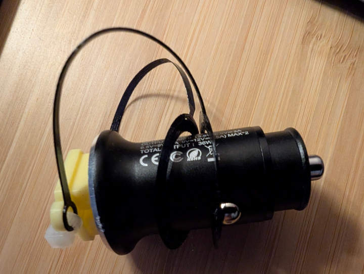 USB car plug holder - Sicherung Autosteckdose