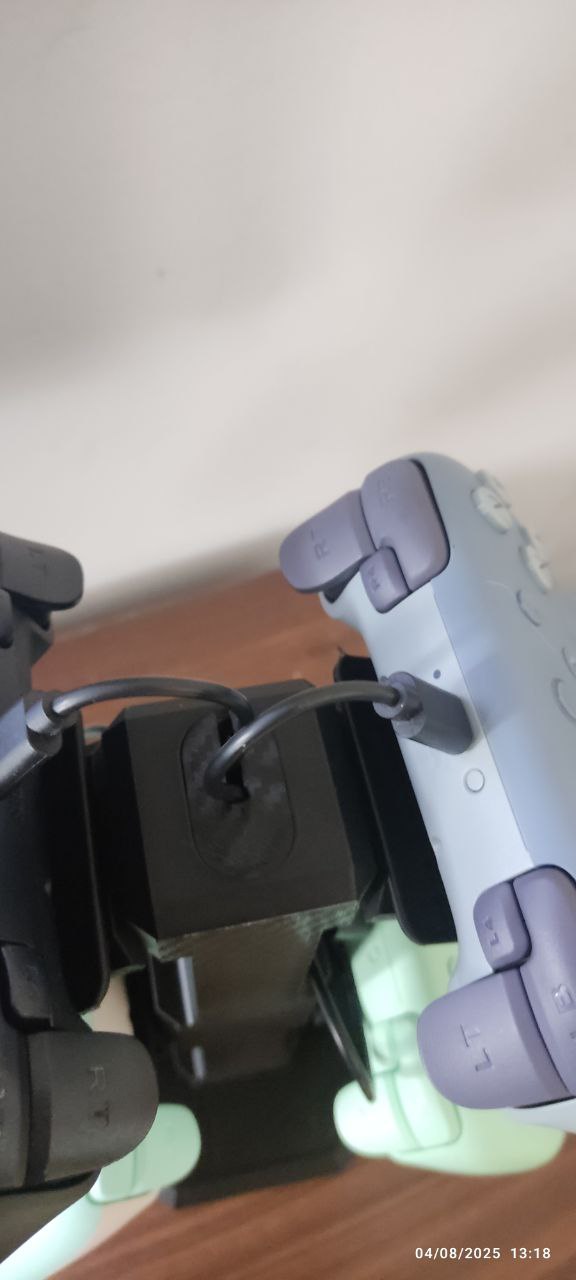 Miniatura 2 do modelo 3D Cable lock inserts for Controller and headset holder