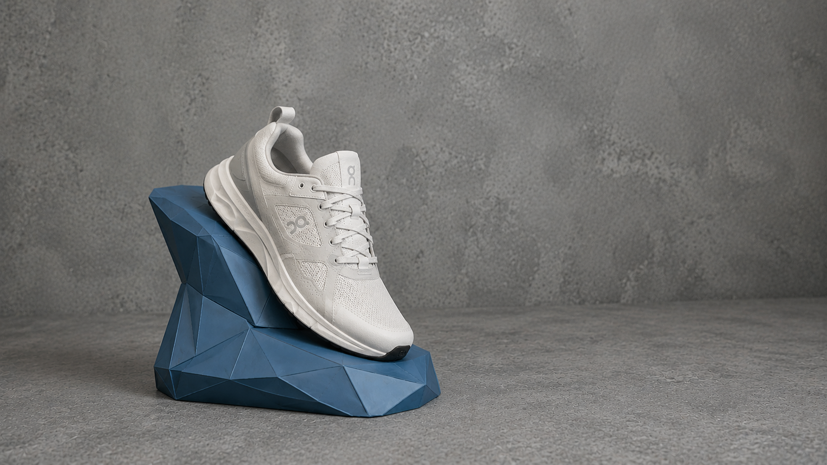 Low Poly Shoe Display Stand – Modern Sneaker Showcase