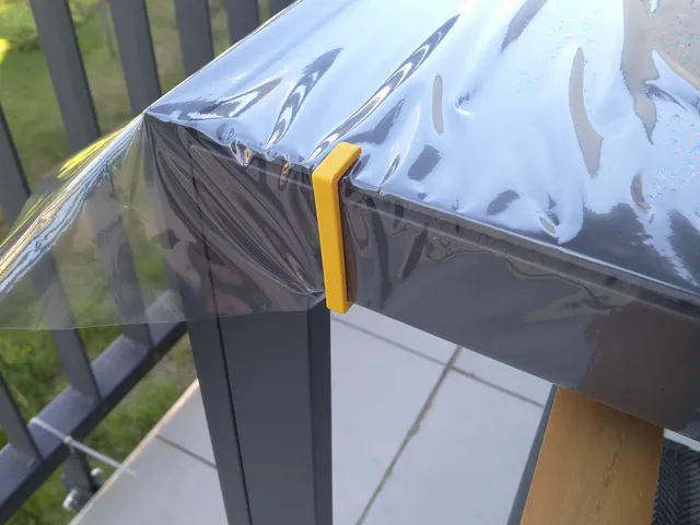 Tablecloth clip