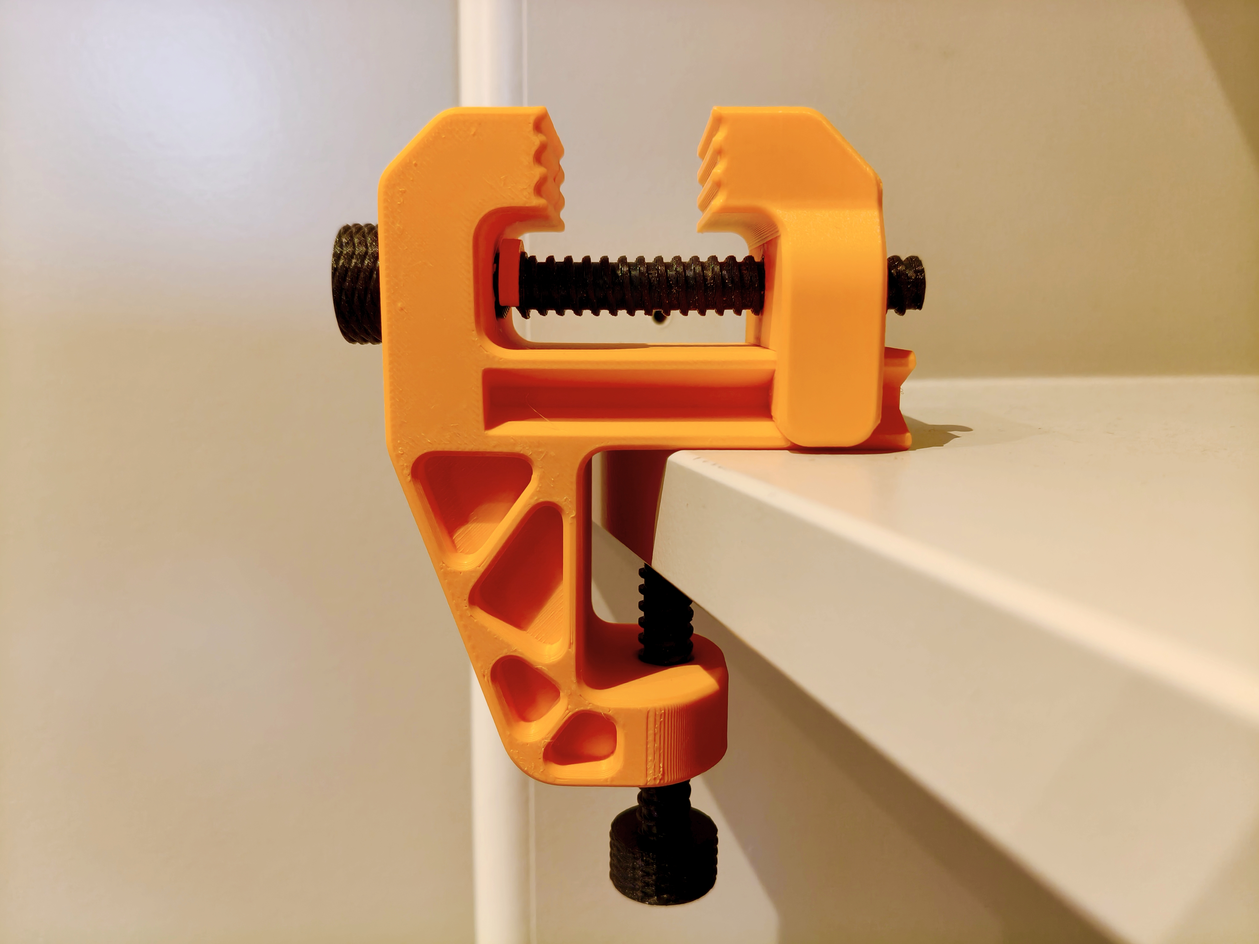Miniatura 2 do modelo 3D Tiny Table Vise