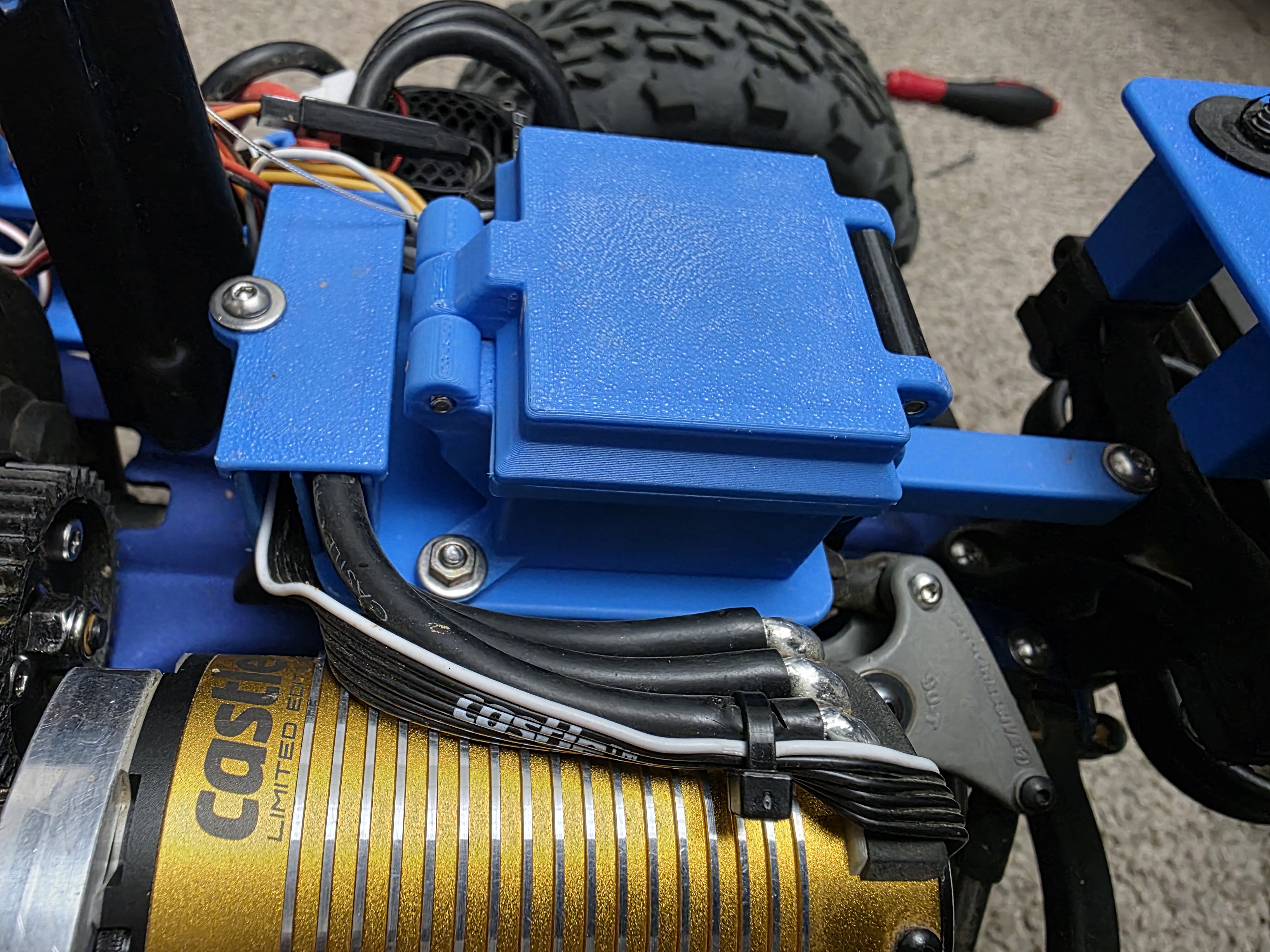 Traxxas Revo 3.3 Conversion ceb 04 Revo - Rear Shock Cover Receiver Tray 3 pcs 6L60F-H-150 251126a