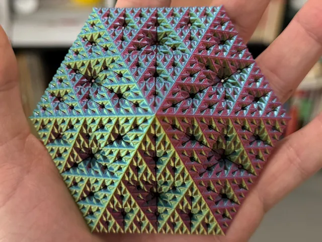 Sierpiński Snowflake Fractal Pyramid - Level 4 (Vase Mode)