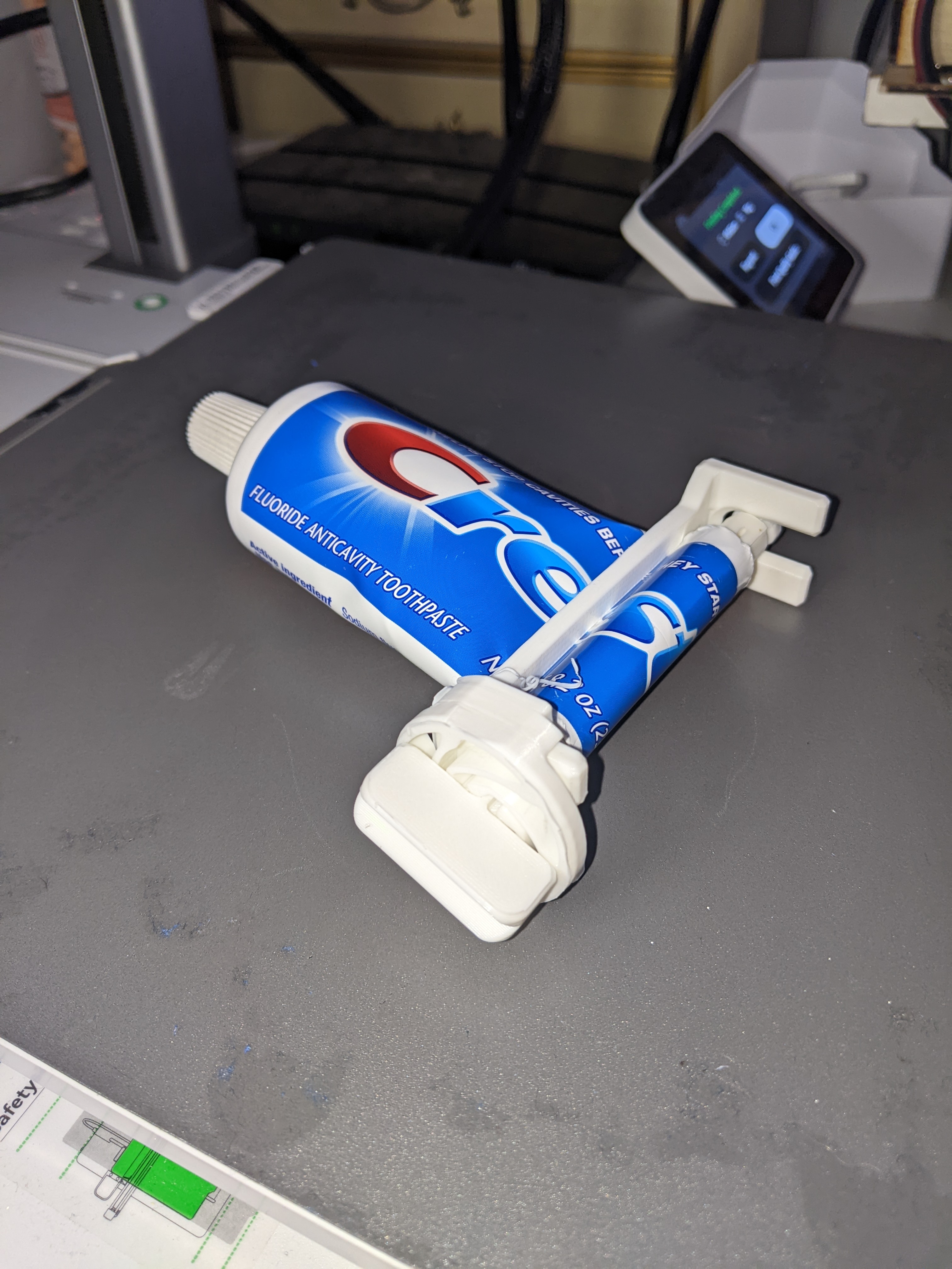 toothpaste squeezer 9b