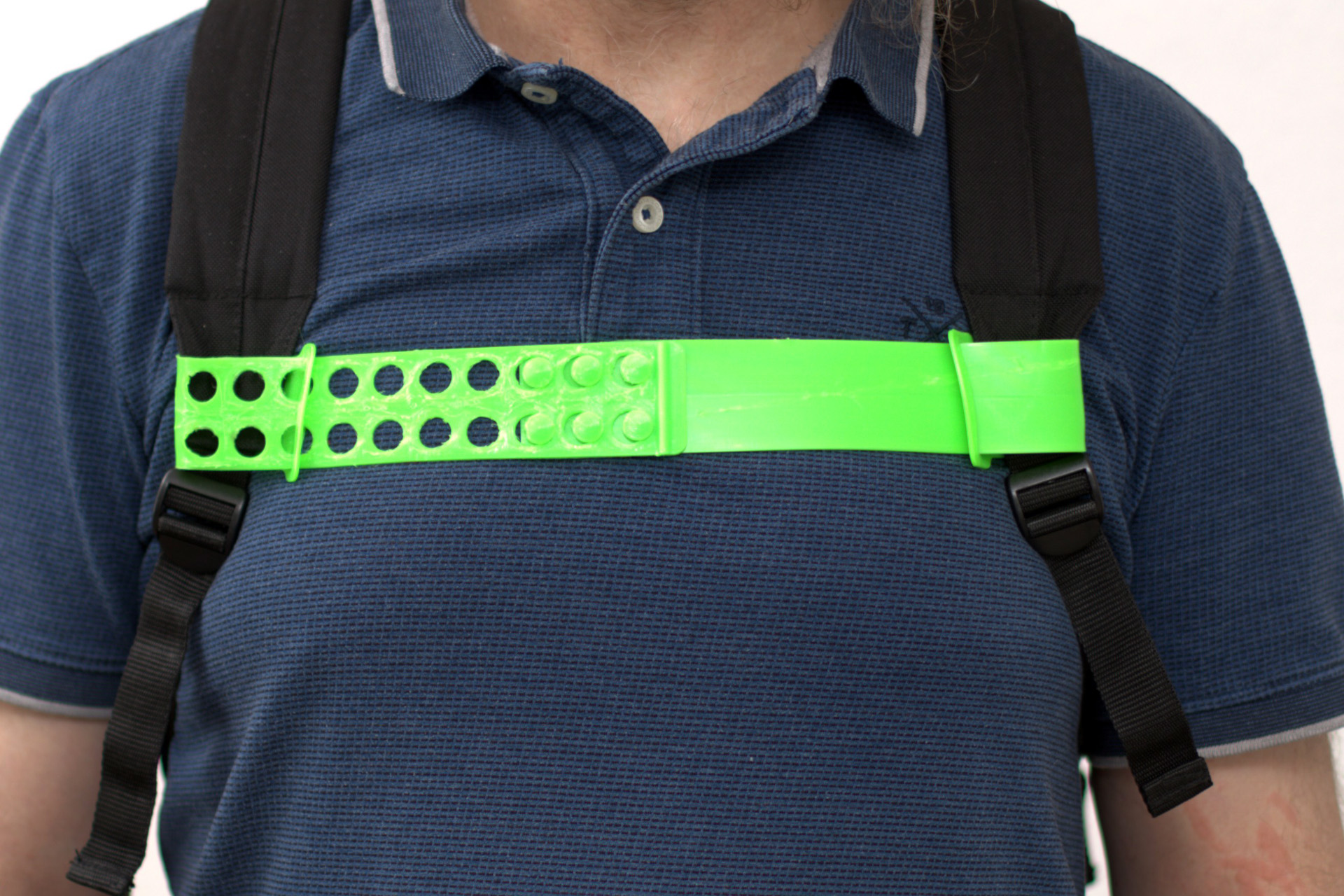 Improved backpack chest strap / Verbesserter Rucksack Brustgurt